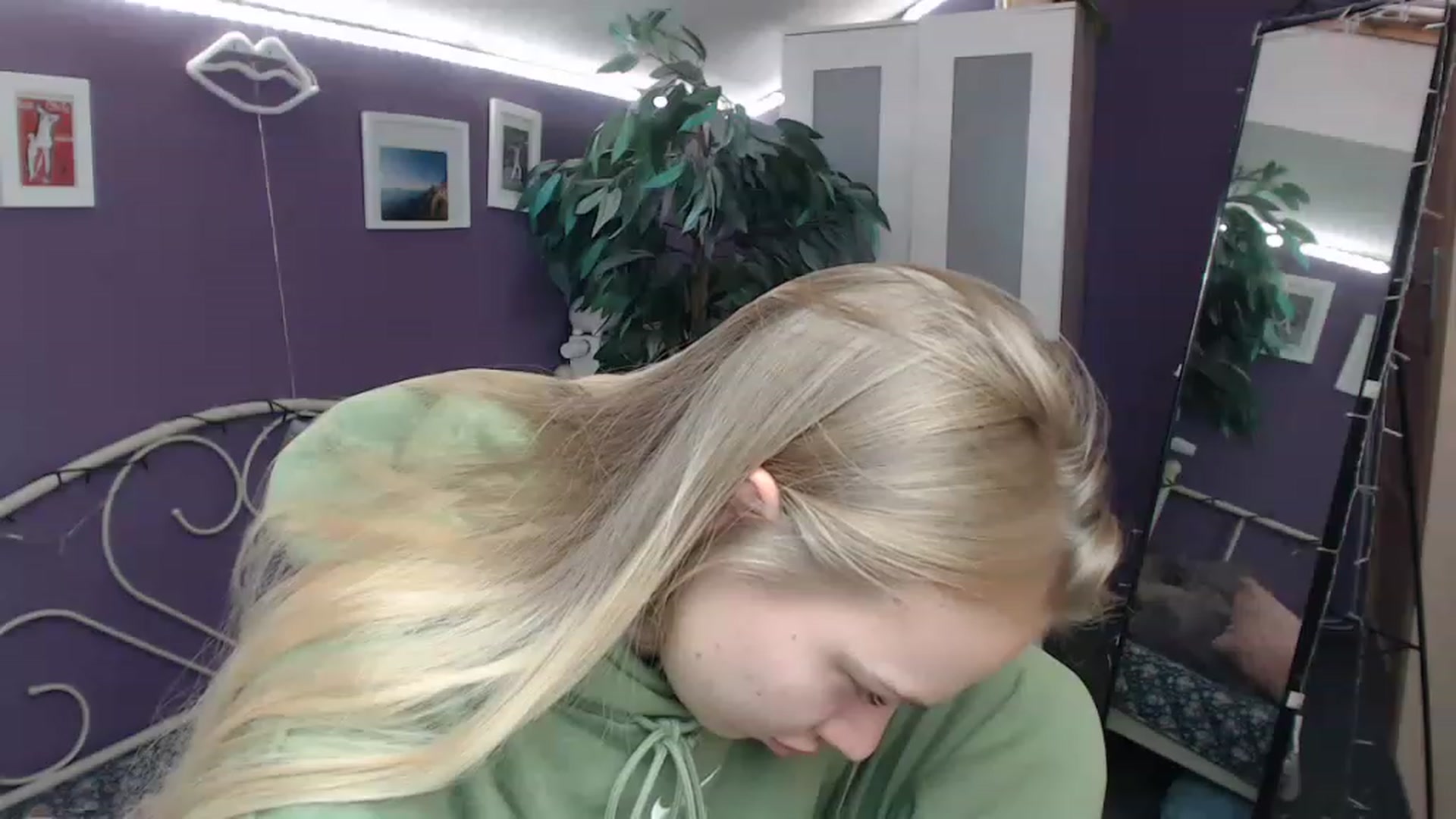Gallery image thumbnail from JoanQueen's myfreecams stream on, 12/20/2022, 11:02 image 5 of 20