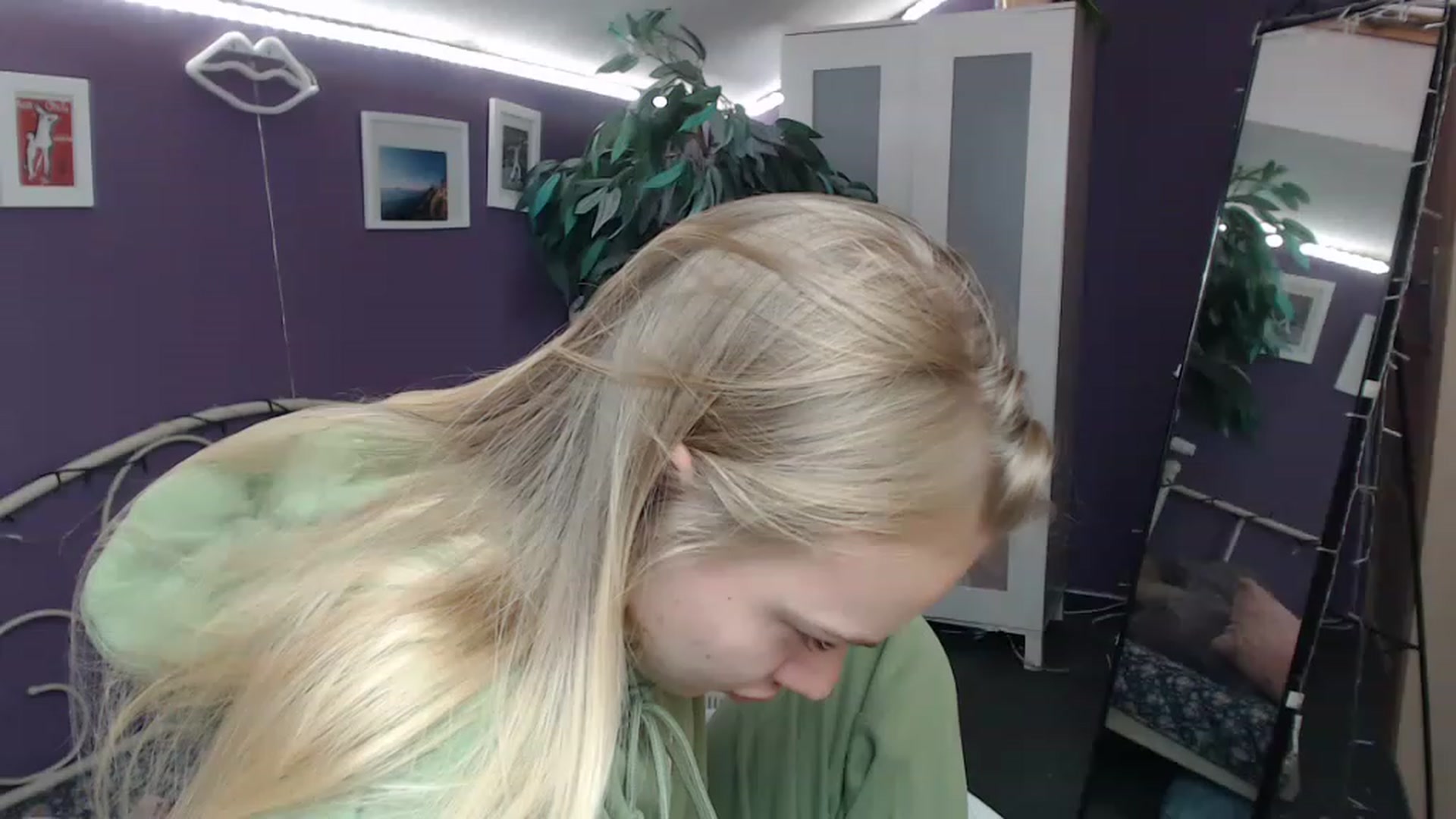Gallery image thumbnail from JoanQueen's myfreecams stream on, 12/20/2022, 11:02 image 6 of 20