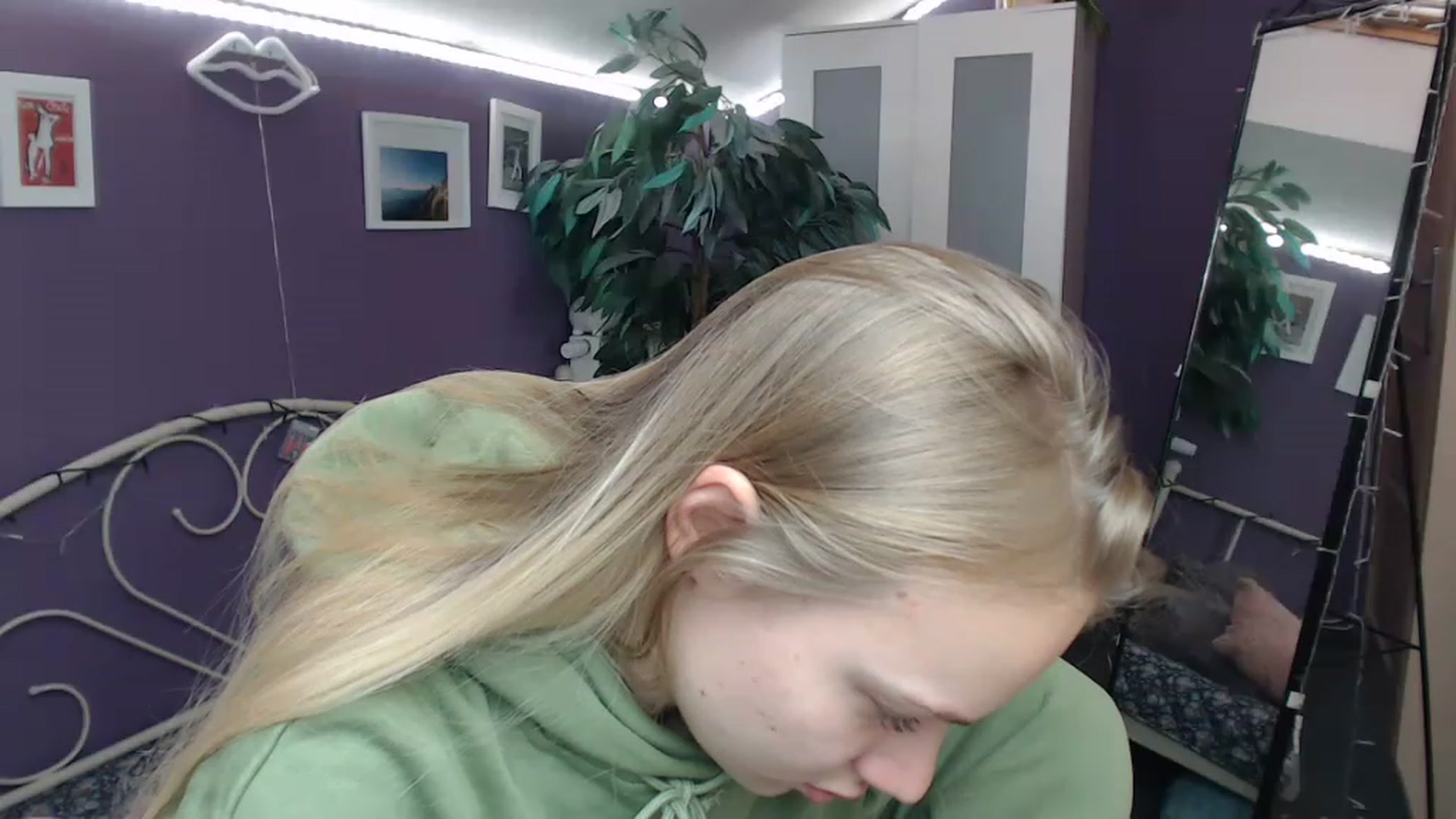 Gallery image thumbnail from JoanQueen's myfreecams stream on, 12/20/2022, 11:02 image 3 of 20