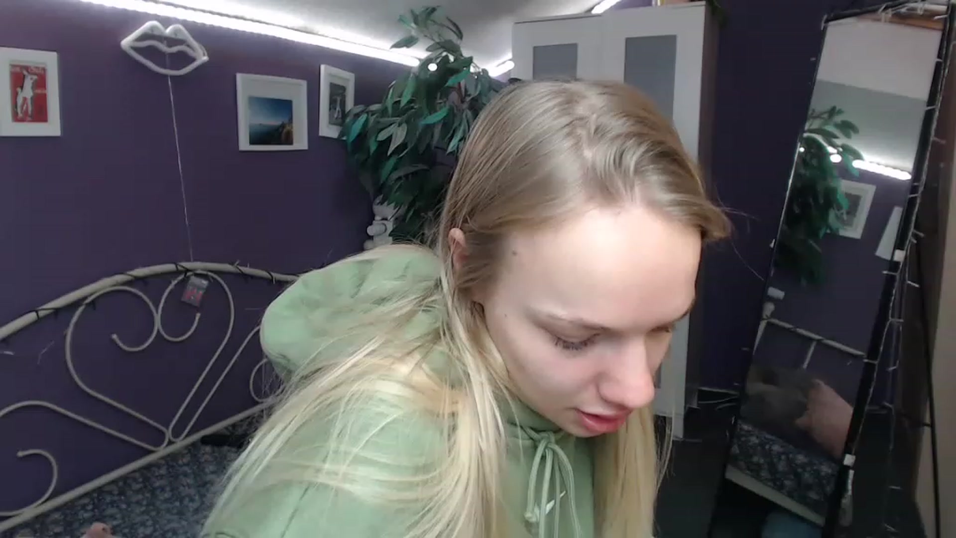 Gallery image thumbnail from JoanQueen's myfreecams stream on, 12/20/2022, 11:02 image 12 of 20