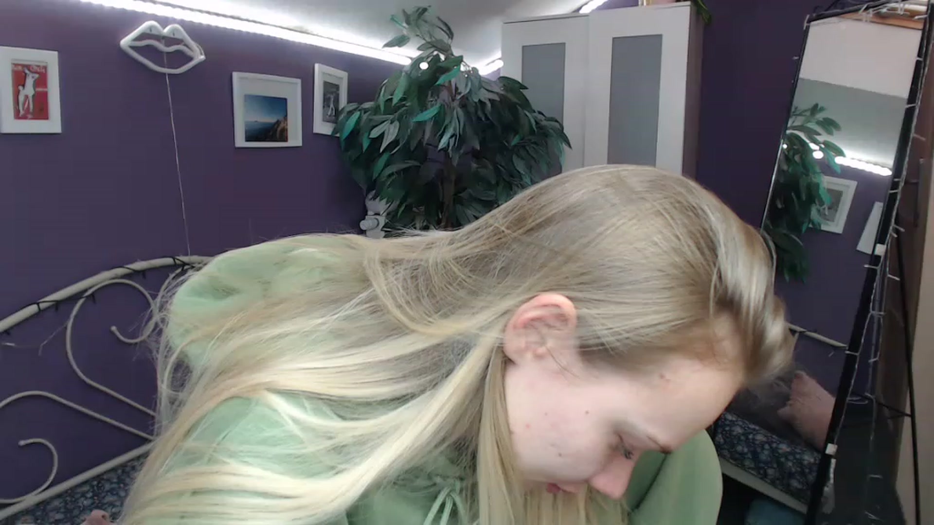 Gallery image thumbnail from JoanQueen's myfreecams stream on, 12/20/2022, 11:02 image 1 of 20