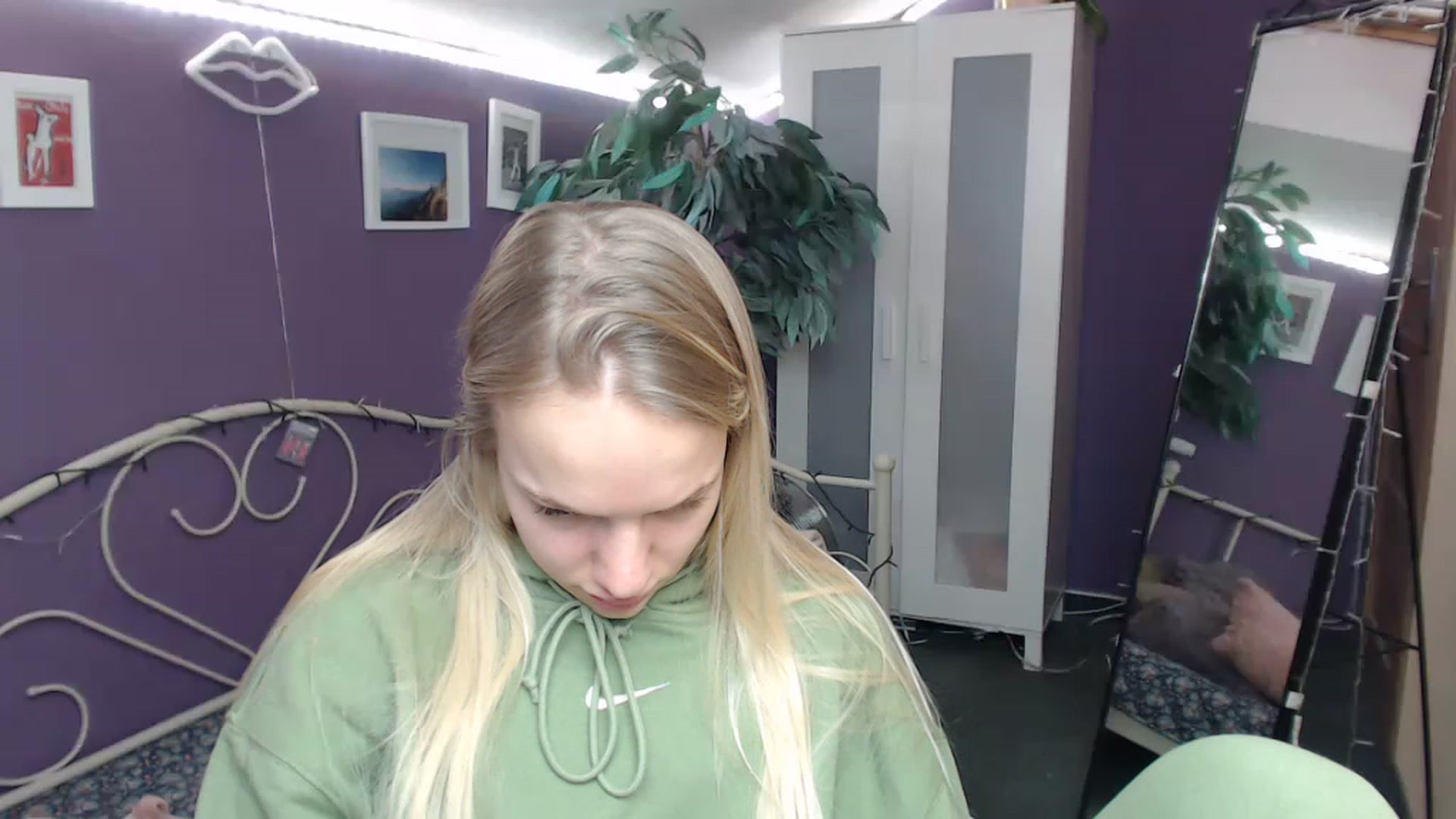 Gallery image thumbnail from JoanQueen's myfreecams stream on, 12/20/2022, 11:02 image 10 of 20