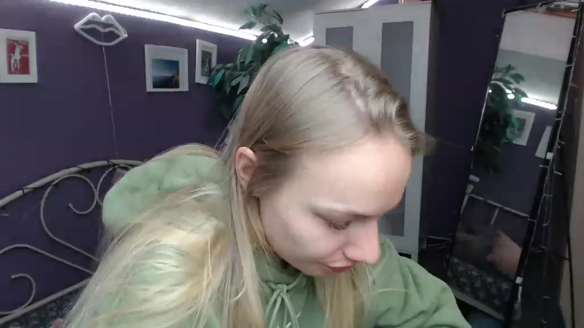 Gallery image thumbnail from JoanQueen's myfreecams stream on, 12/20/2022, 11:02 image 11 of 20