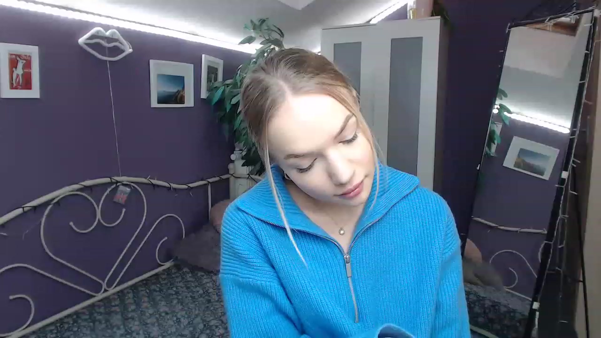 Gallery image thumbnail from JoanQueen's myfreecams stream on, 12/21/2022, 09:56 image 8 of 20