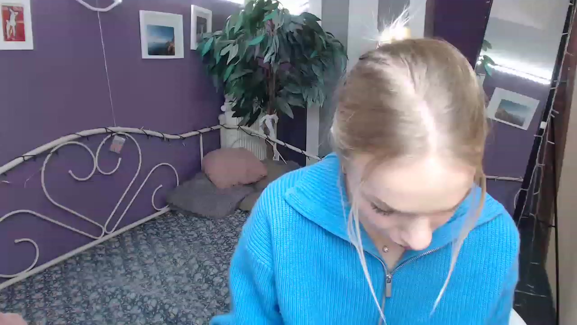 Gallery image thumbnail from JoanQueen's myfreecams stream on, 12/21/2022, 09:56 image 1 of 20