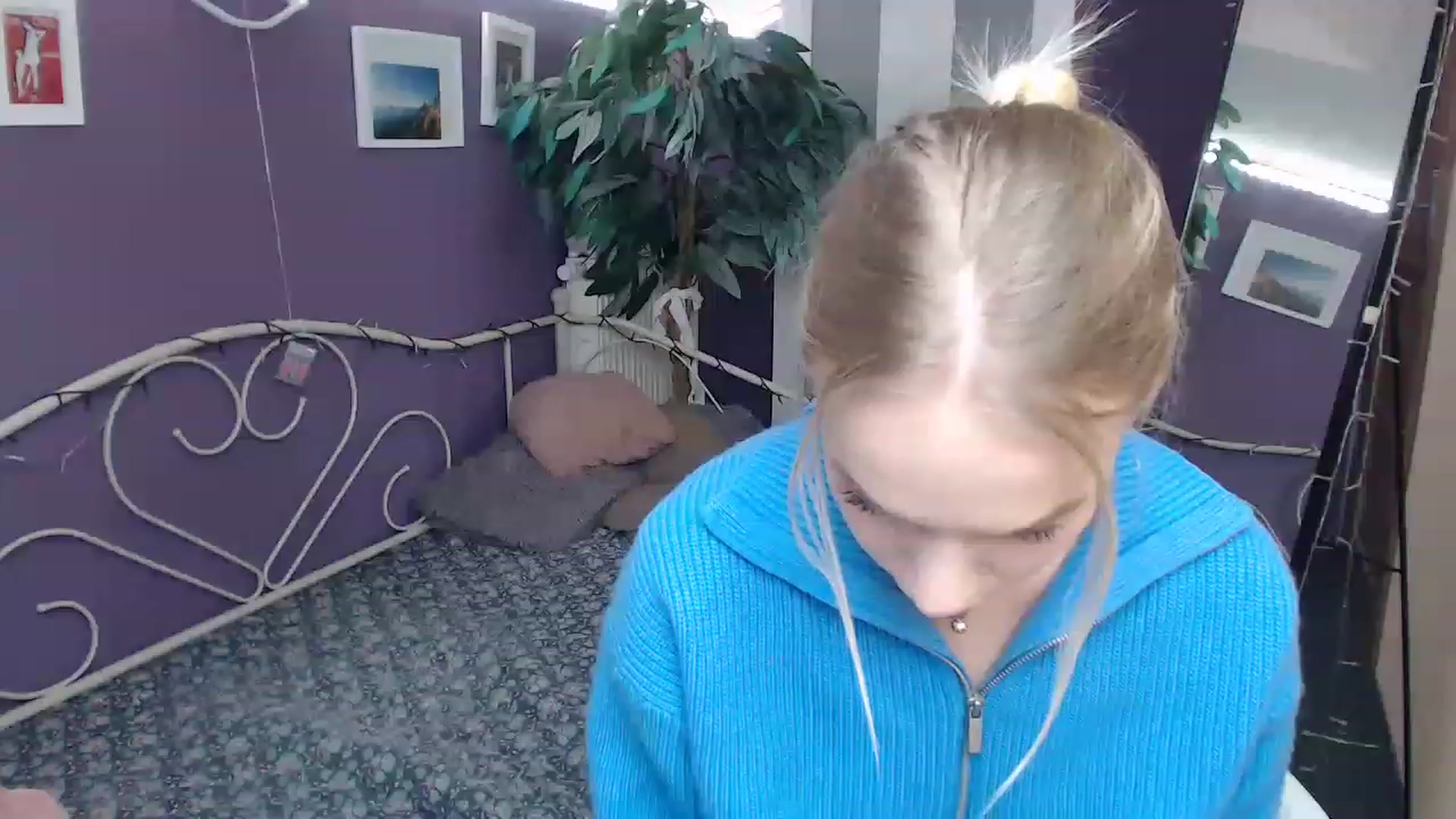 Gallery image thumbnail from JoanQueen's myfreecams stream on, 12/21/2022, 09:56 image 2 of 20