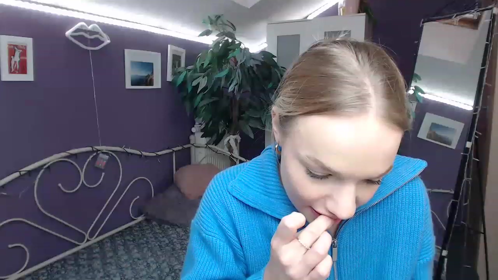Gallery image thumbnail from JoanQueen's myfreecams stream on, 12/21/2022, 09:56 image 17 of 20