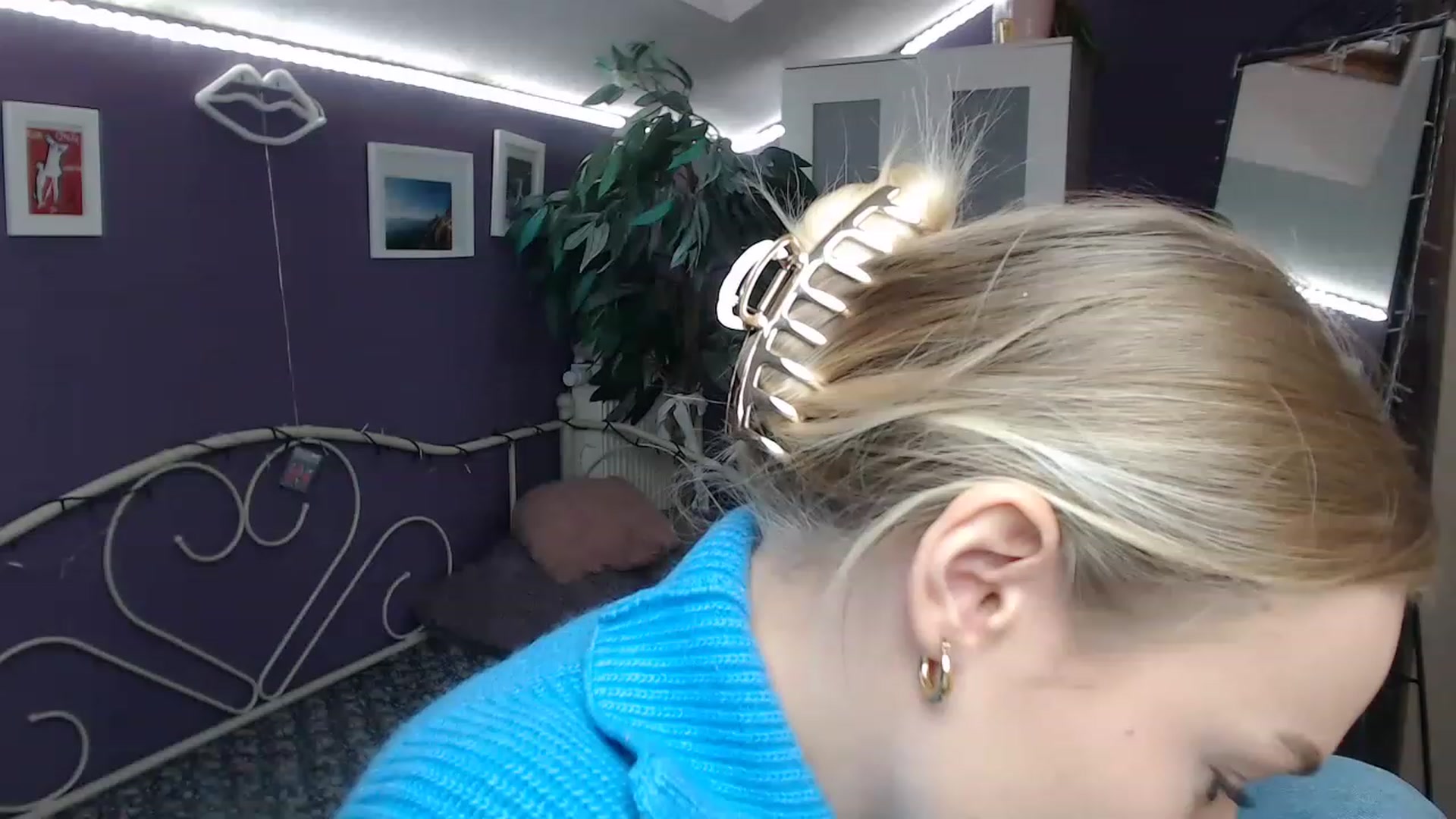 Gallery image thumbnail from JoanQueen's myfreecams stream on, 12/21/2022, 09:56 image 20 of 20