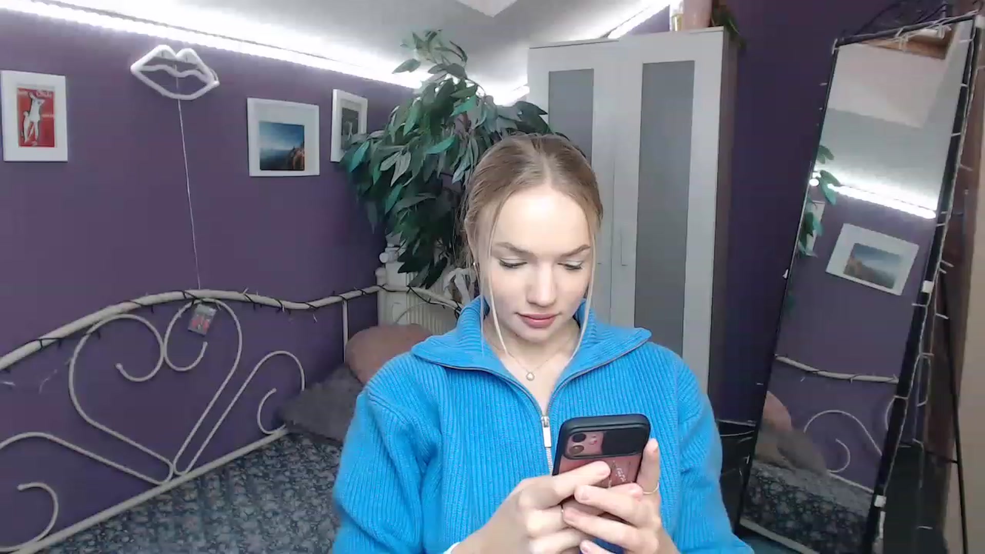 Gallery image thumbnail from JoanQueen's myfreecams stream on, 12/21/2022, 09:56 image 10 of 20