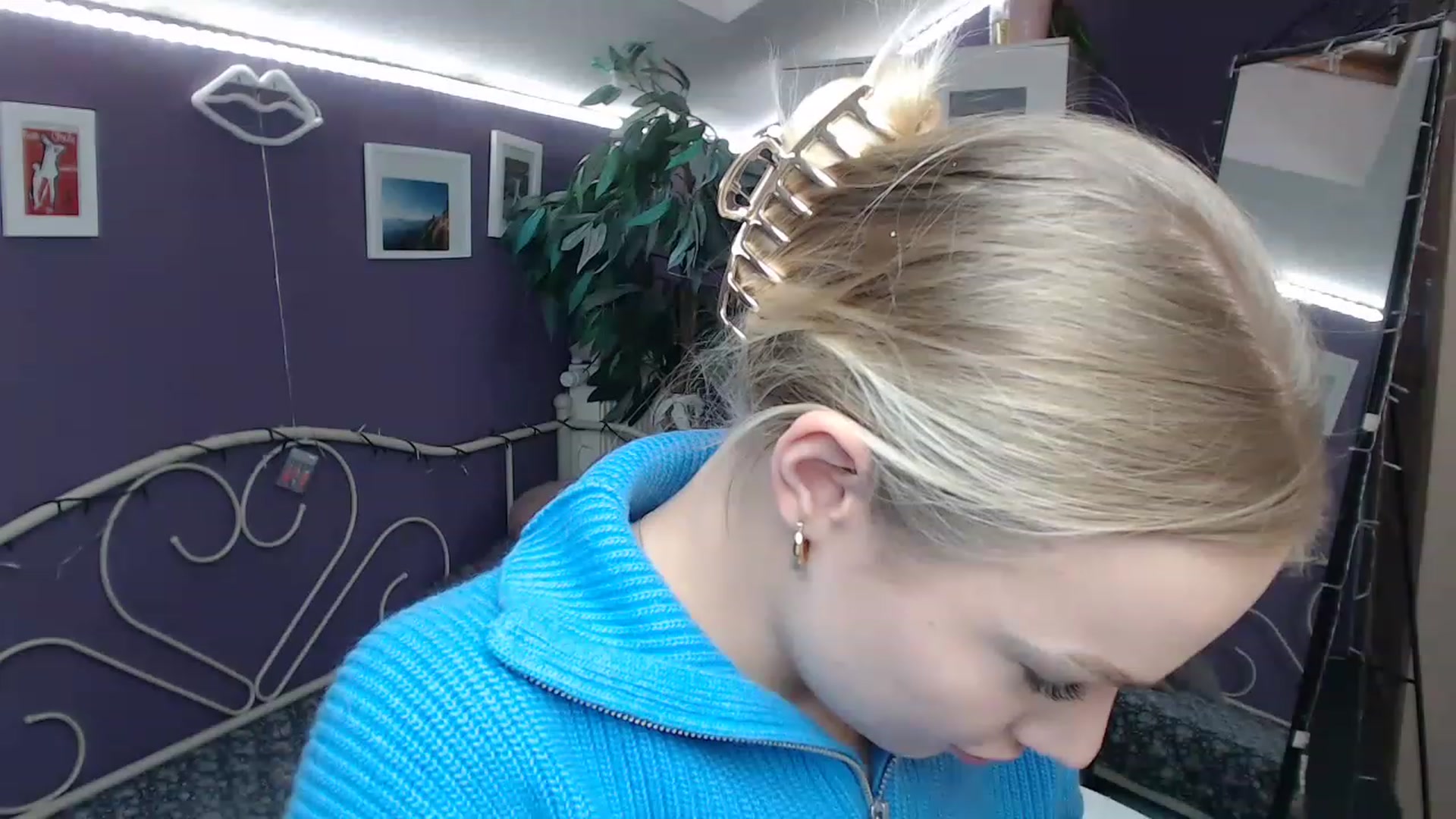 Gallery image thumbnail from JoanQueen's myfreecams stream on, 12/21/2022, 09:56 image 16 of 20