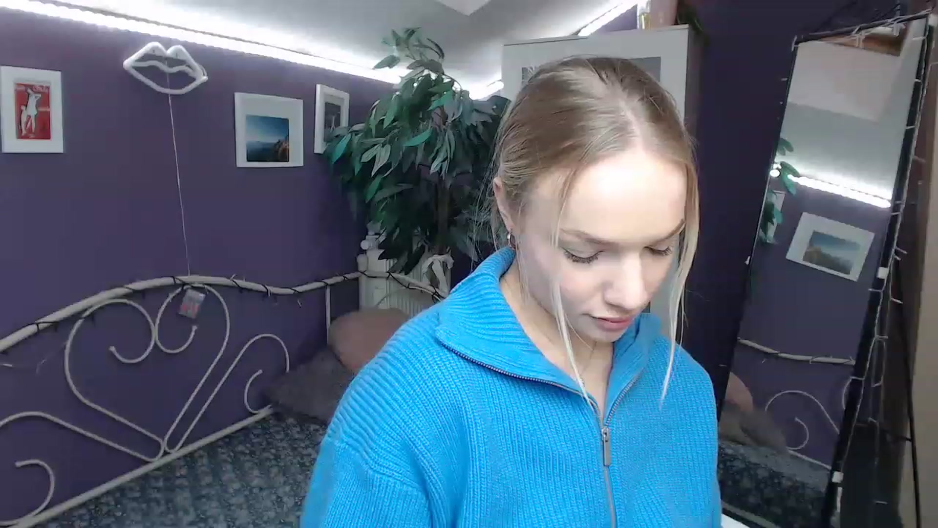 Gallery image thumbnail from JoanQueen's myfreecams stream on, 12/21/2022, 09:56 image 13 of 20