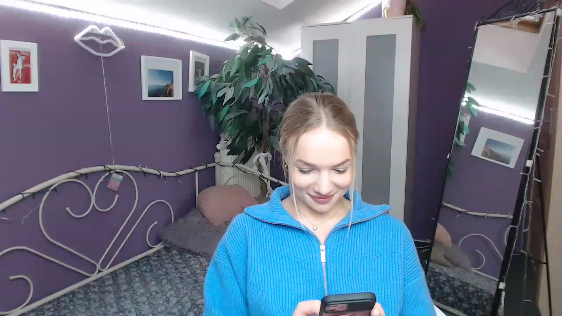 Gallery image thumbnail from JoanQueen's myfreecams stream on, 12/21/2022, 09:56 image 12 of 20