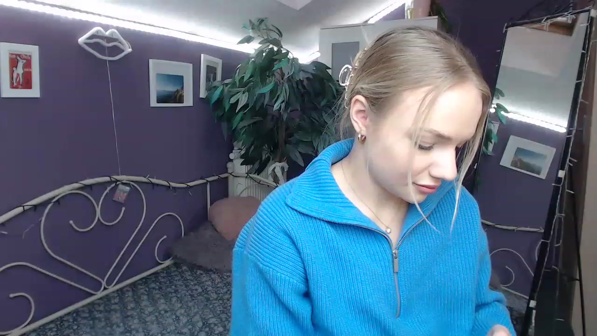 Gallery image thumbnail from JoanQueen's myfreecams stream on, 12/21/2022, 09:56 image 4 of 20