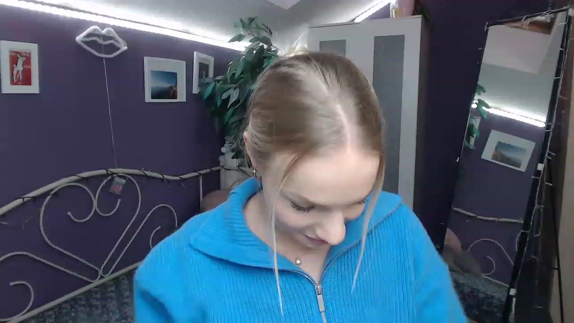 Gallery image thumbnail from JoanQueen's myfreecams stream on, 12/21/2022, 09:56 image 11 of 20