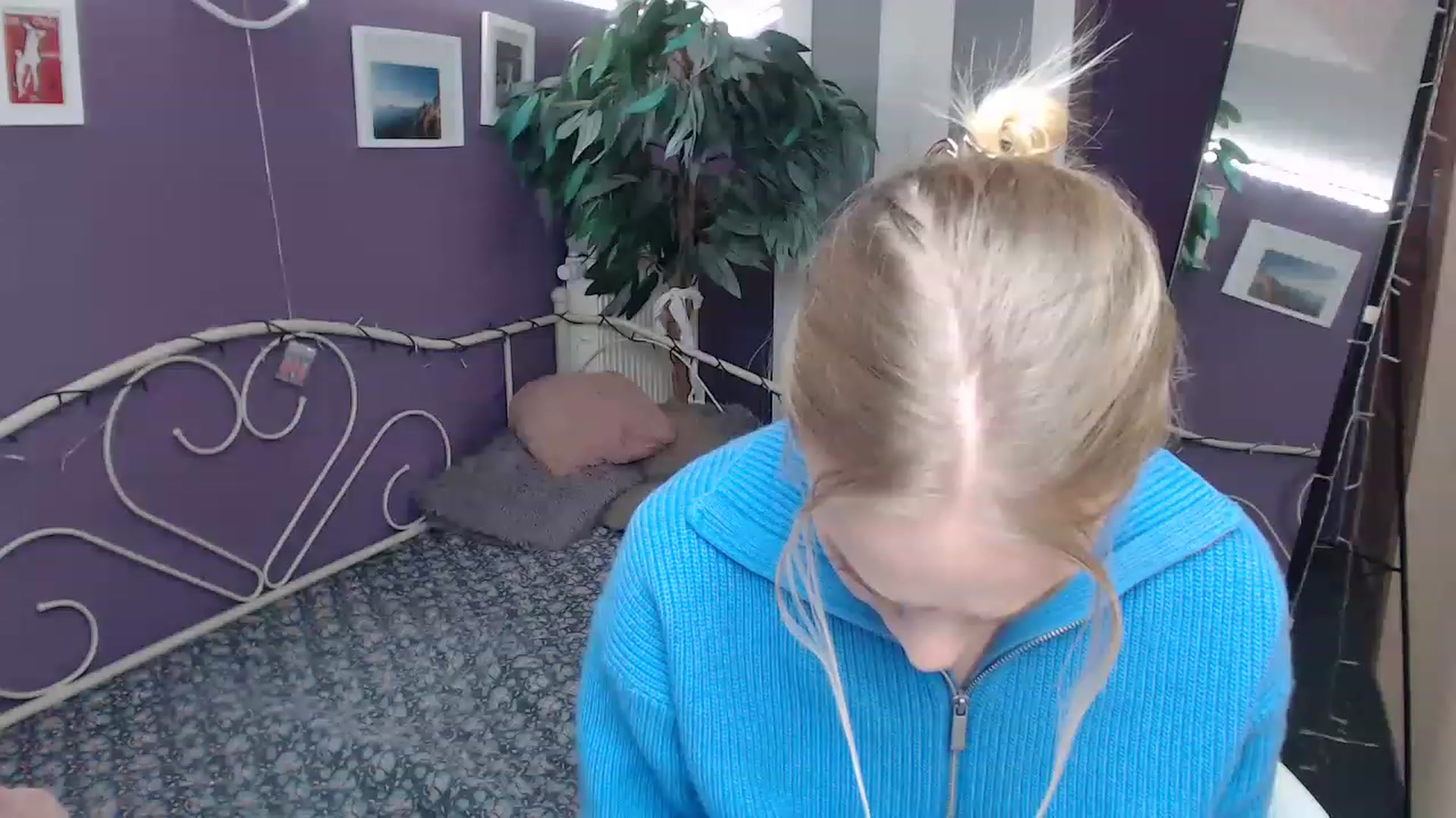 Gallery image thumbnail from JoanQueen's myfreecams stream on, 12/21/2022, 09:56 image 3 of 20