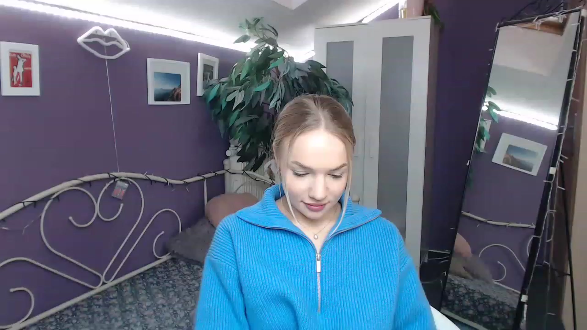 Gallery image thumbnail from JoanQueen's myfreecams stream on, 12/21/2022, 09:56 image 5 of 20