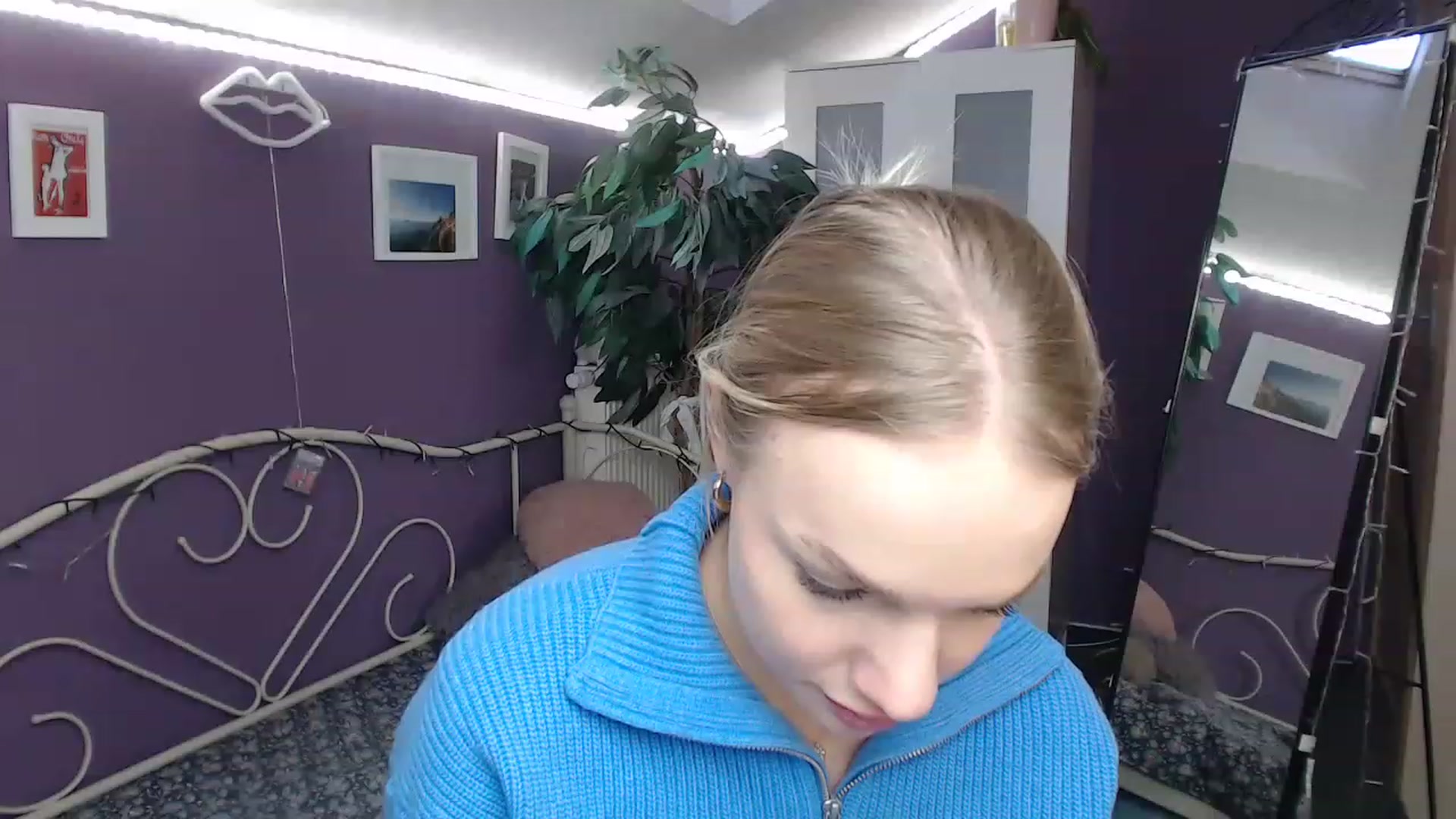 Gallery image thumbnail from JoanQueen's myfreecams stream on, 12/21/2022, 12:49 image 20 of 20