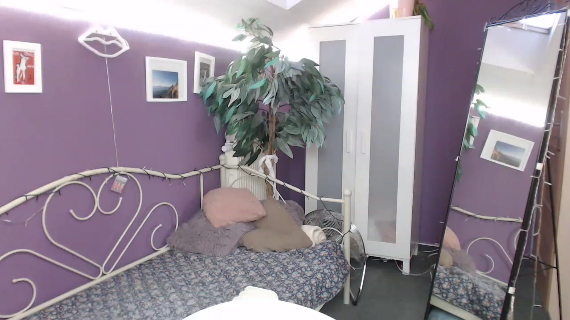 Gallery image thumbnail from JoanQueen's myfreecams stream on, 12/21/2022, 12:49 image 12 of 20