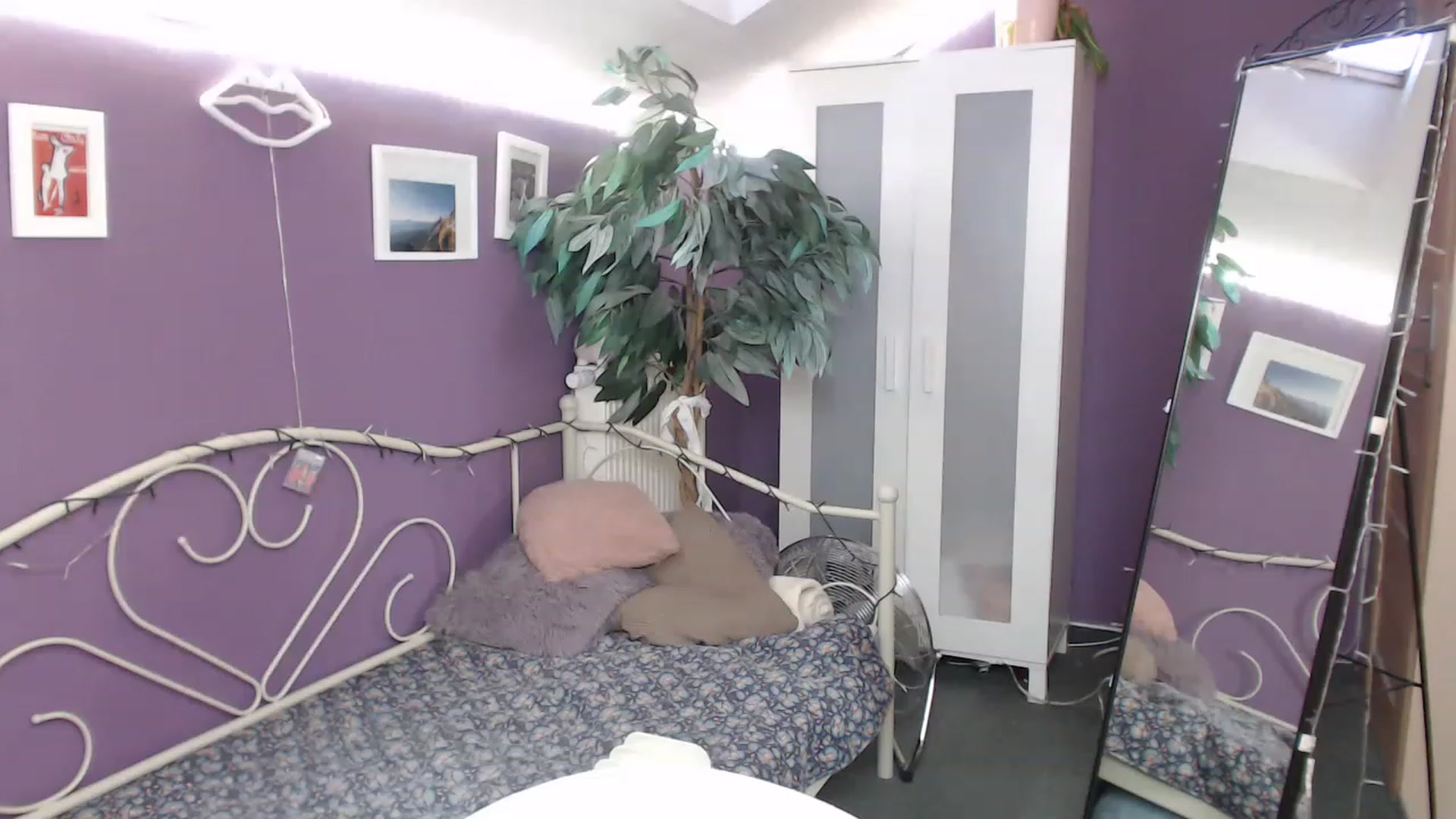 Gallery image thumbnail from JoanQueen's myfreecams stream on, 12/21/2022, 12:49 image 17 of 20
