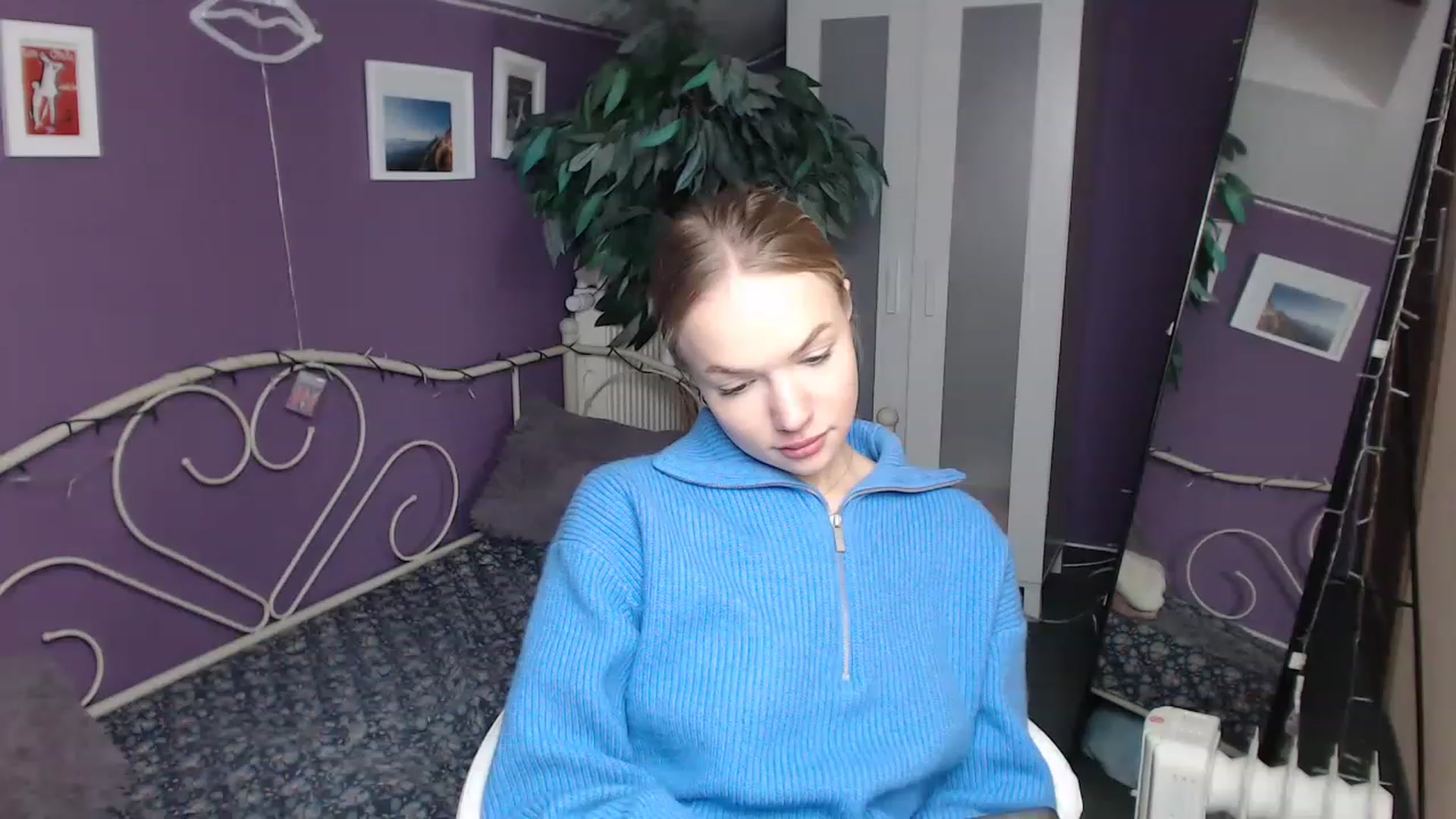Gallery image thumbnail from JoanQueen's myfreecams stream on, 12/21/2022, 14:14 image 15 of 20