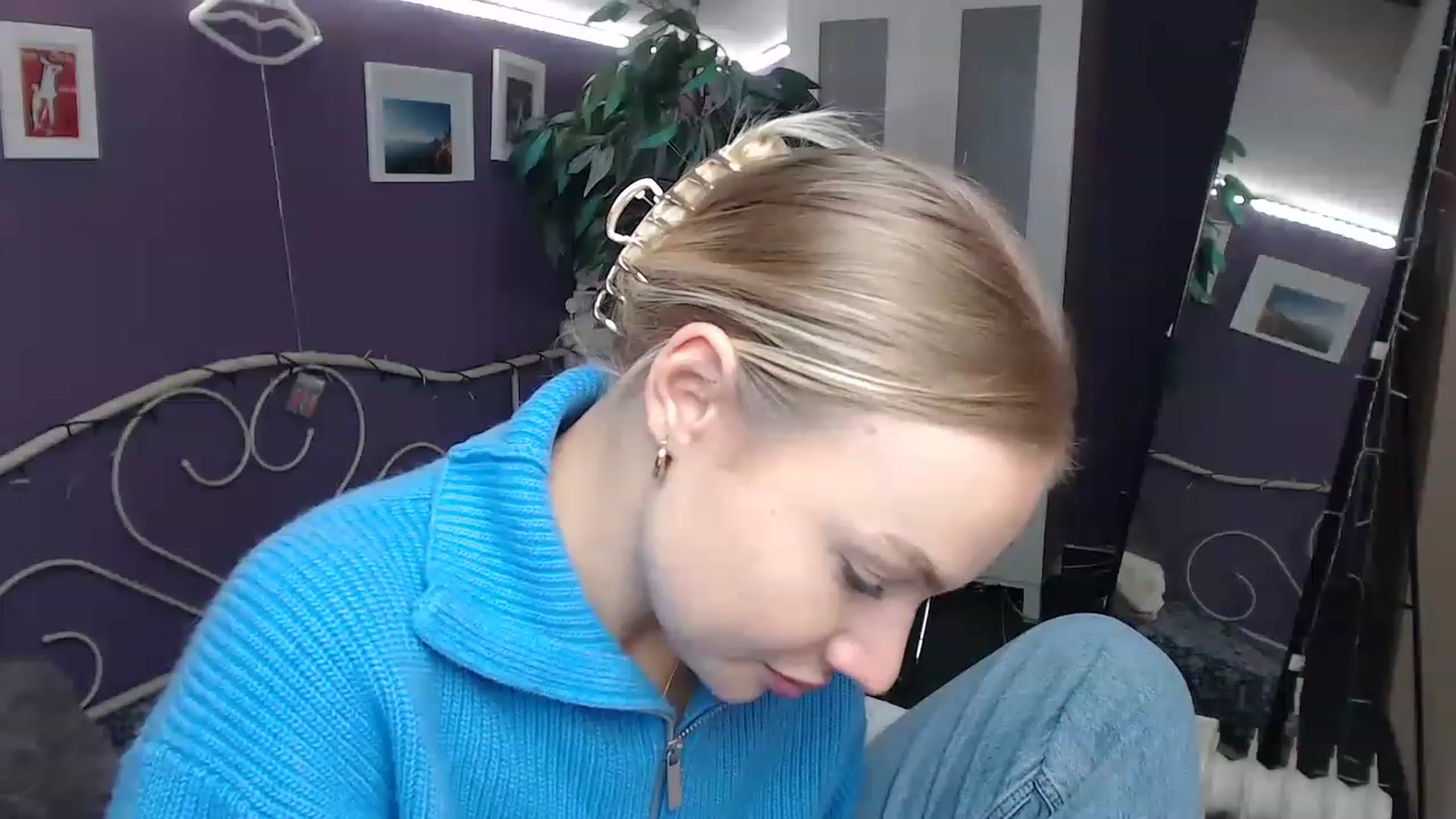 Gallery image thumbnail from JoanQueen's myfreecams stream on, 12/21/2022, 14:14 image 10 of 20