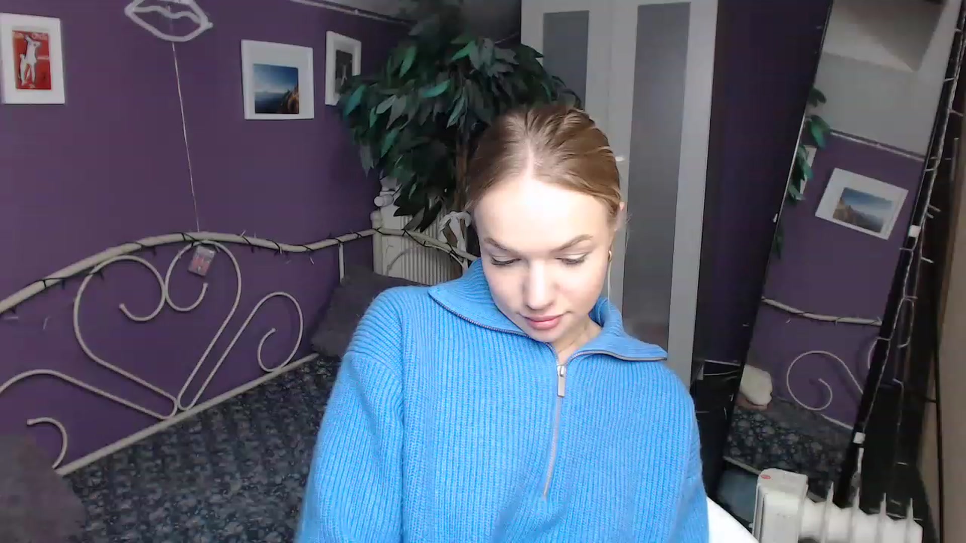Gallery image thumbnail from JoanQueen's myfreecams stream on, 12/21/2022, 14:14 image 20 of 20