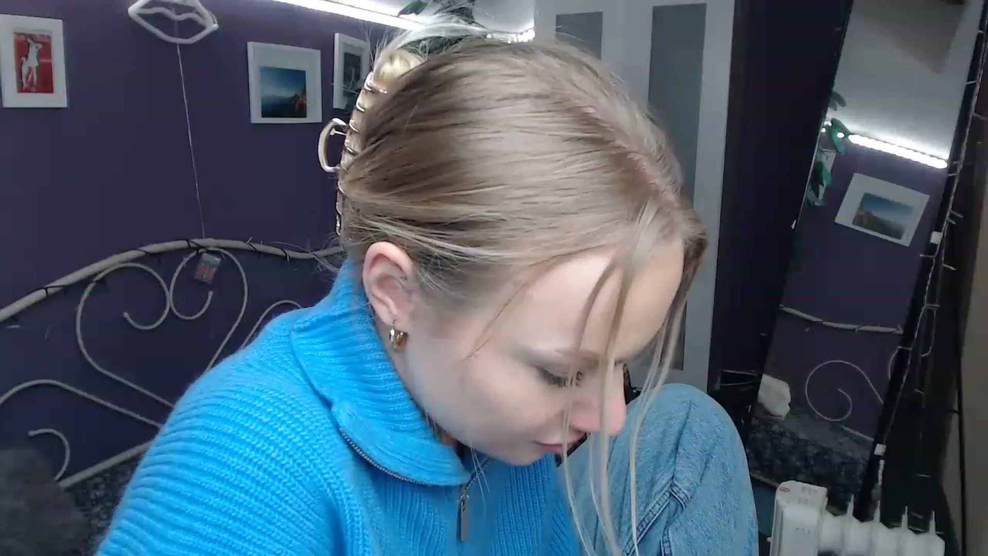 Gallery image thumbnail from JoanQueen's myfreecams stream on, 12/21/2022, 14:14 image 8 of 20