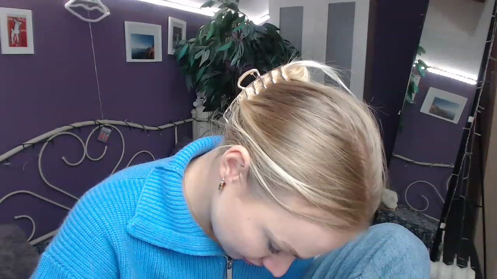 Gallery image thumbnail from JoanQueen's myfreecams stream on, 12/21/2022, 14:14 image 7 of 20