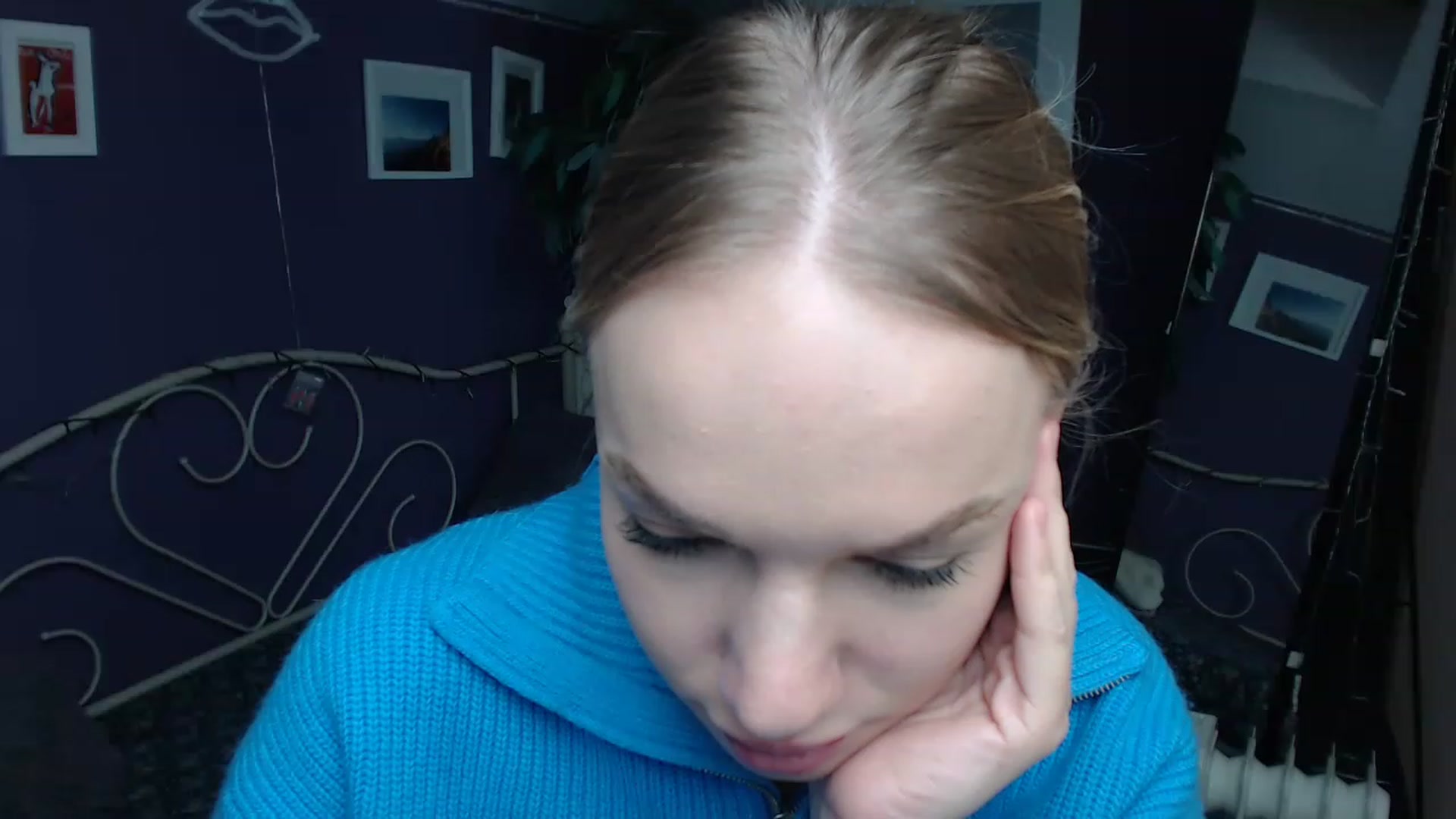 Gallery image thumbnail from JoanQueen's myfreecams stream on, 12/21/2022, 14:14 image 17 of 20