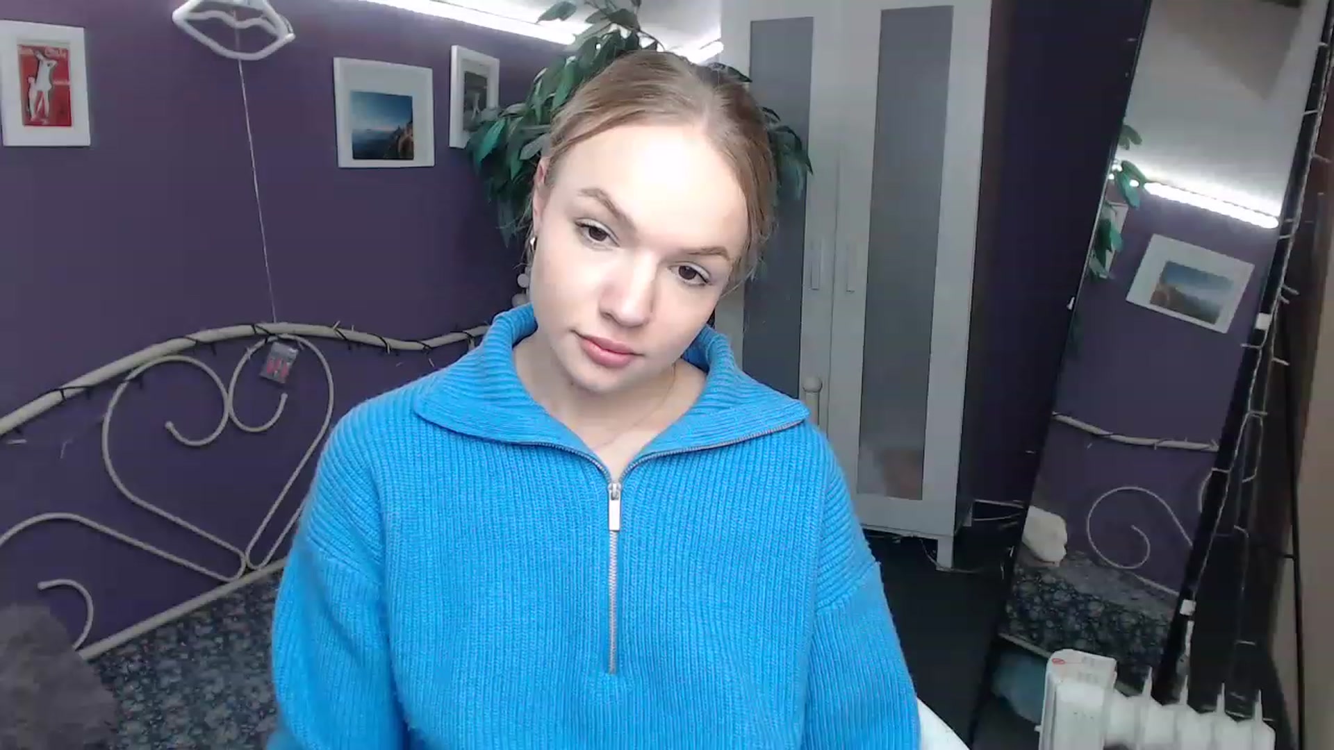 Gallery image thumbnail from JoanQueen's myfreecams stream on, 12/21/2022, 14:14 image 4 of 20