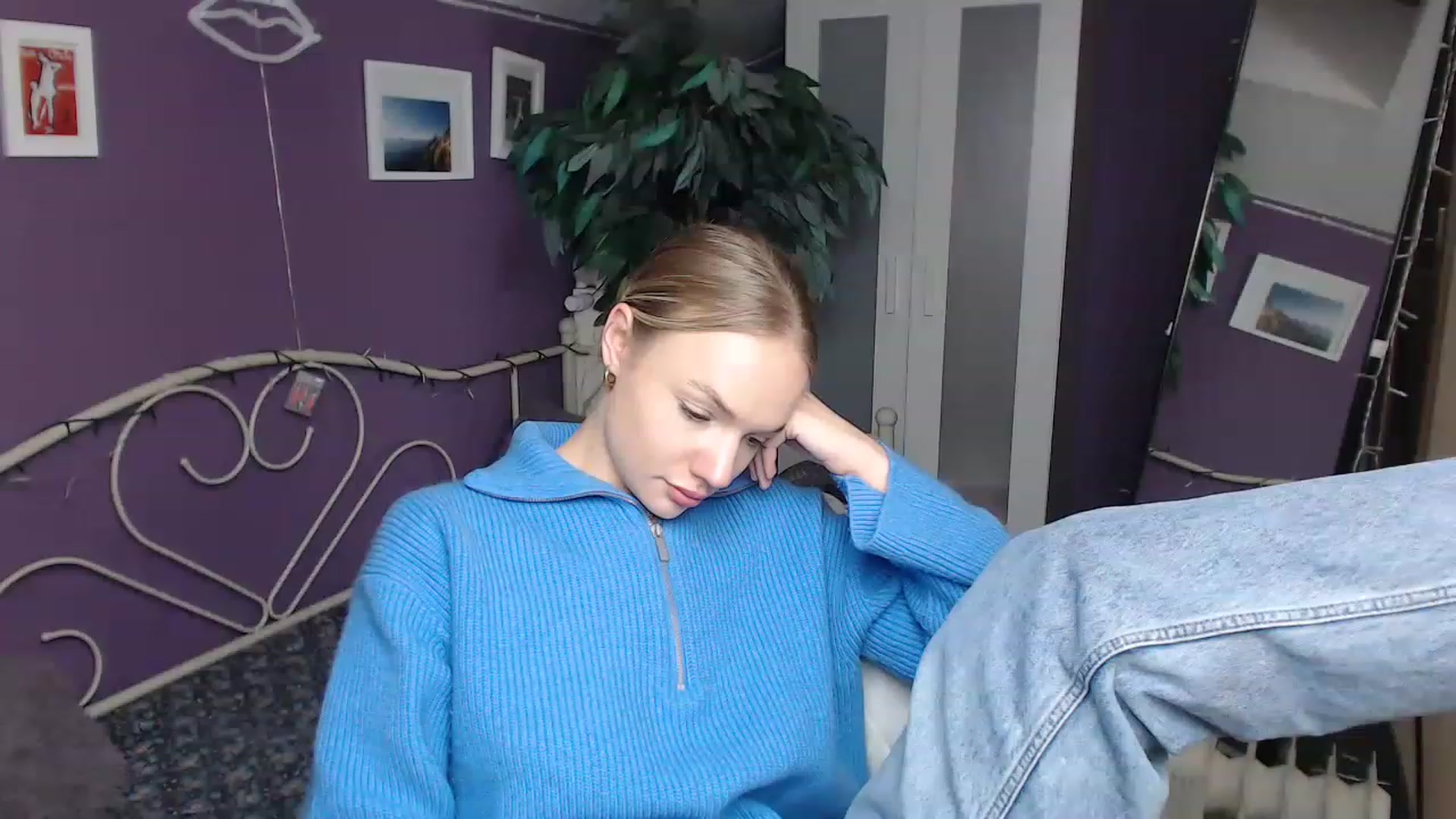 Gallery image thumbnail from JoanQueen's myfreecams stream on, 12/21/2022, 14:14 image 16 of 20