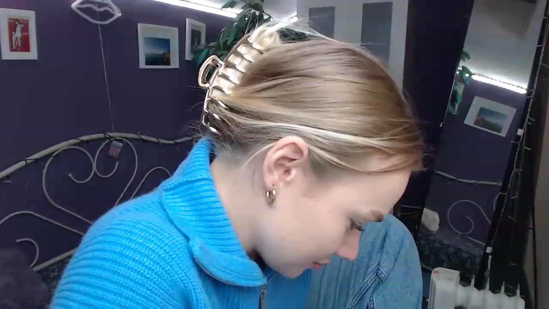 Gallery image thumbnail from JoanQueen's myfreecams stream on, 12/21/2022, 14:14 image 6 of 20