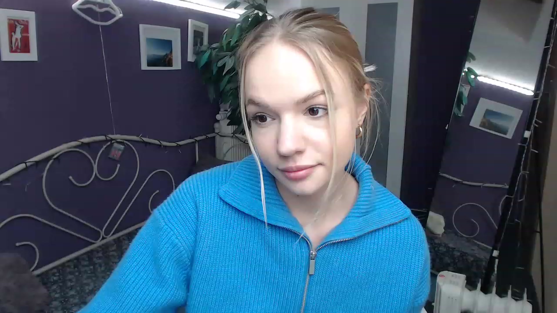 Gallery image thumbnail from JoanQueen's myfreecams stream on, 12/21/2022, 14:14 image 1 of 20