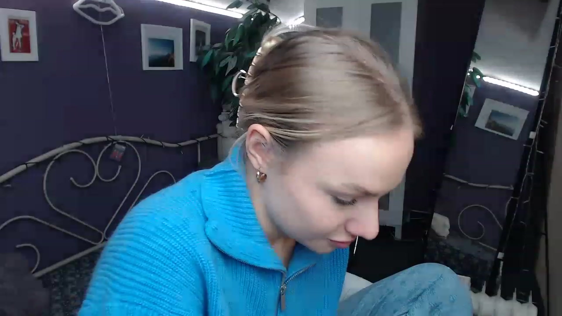 Gallery image thumbnail from JoanQueen's myfreecams stream on, 12/21/2022, 14:14 image 11 of 20