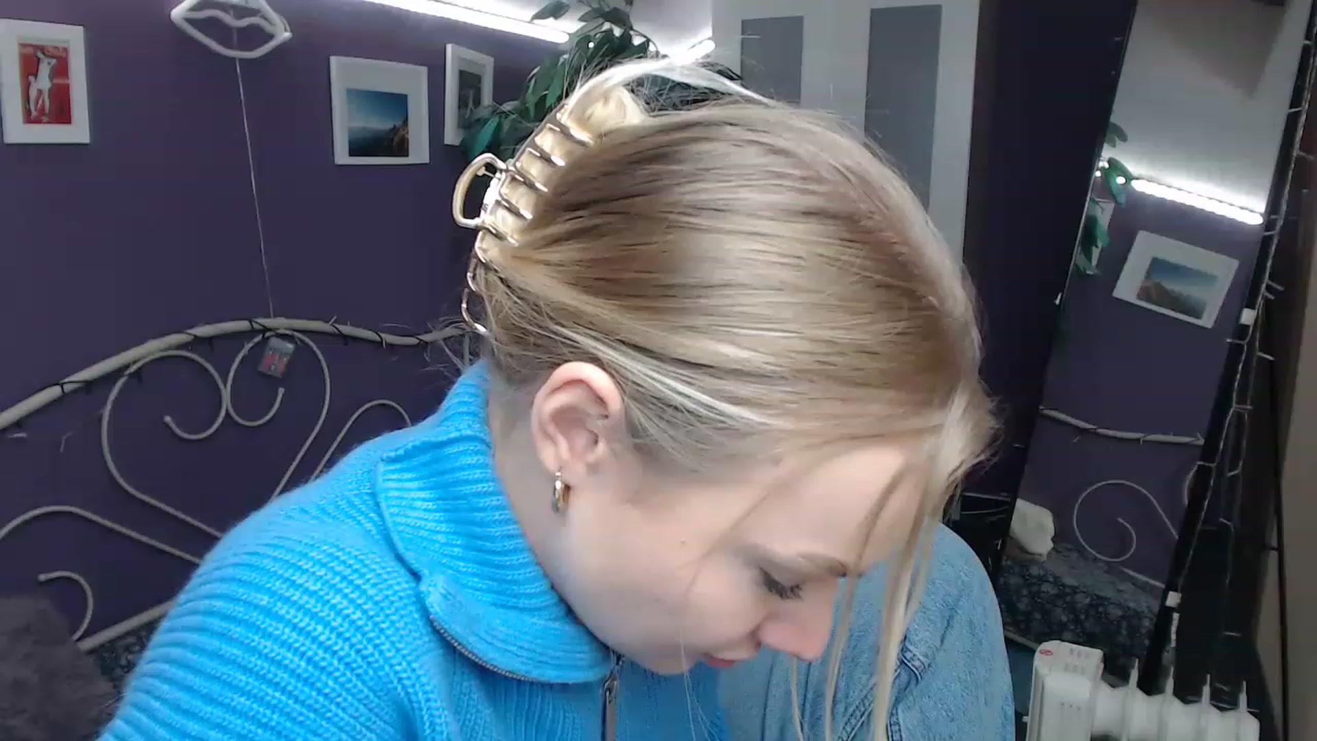 Gallery image thumbnail from JoanQueen's myfreecams stream on, 12/21/2022, 14:14 image 9 of 20