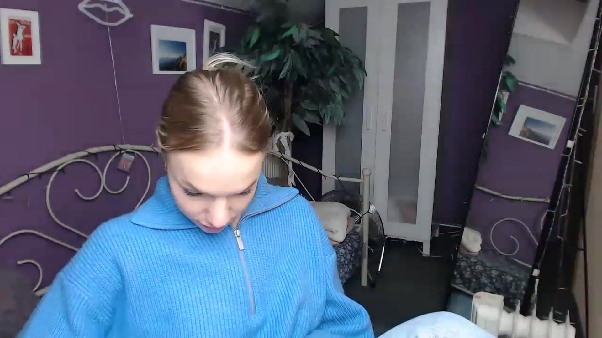 Gallery image thumbnail from JoanQueen's myfreecams stream on, 12/21/2022, 14:14 image 13 of 20