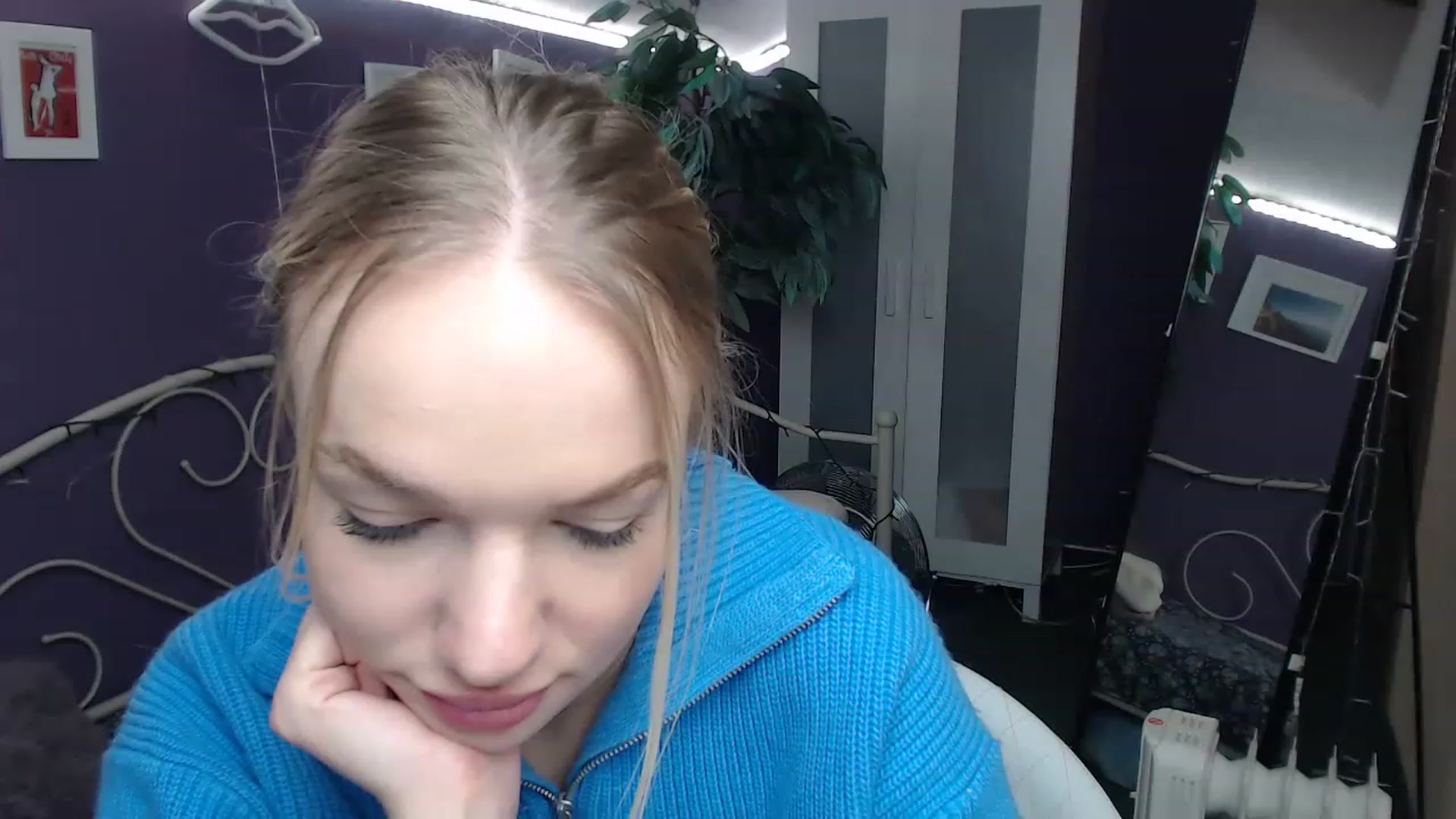 Gallery image thumbnail from JoanQueen's myfreecams stream on, 12/21/2022, 14:14 image 2 of 20
