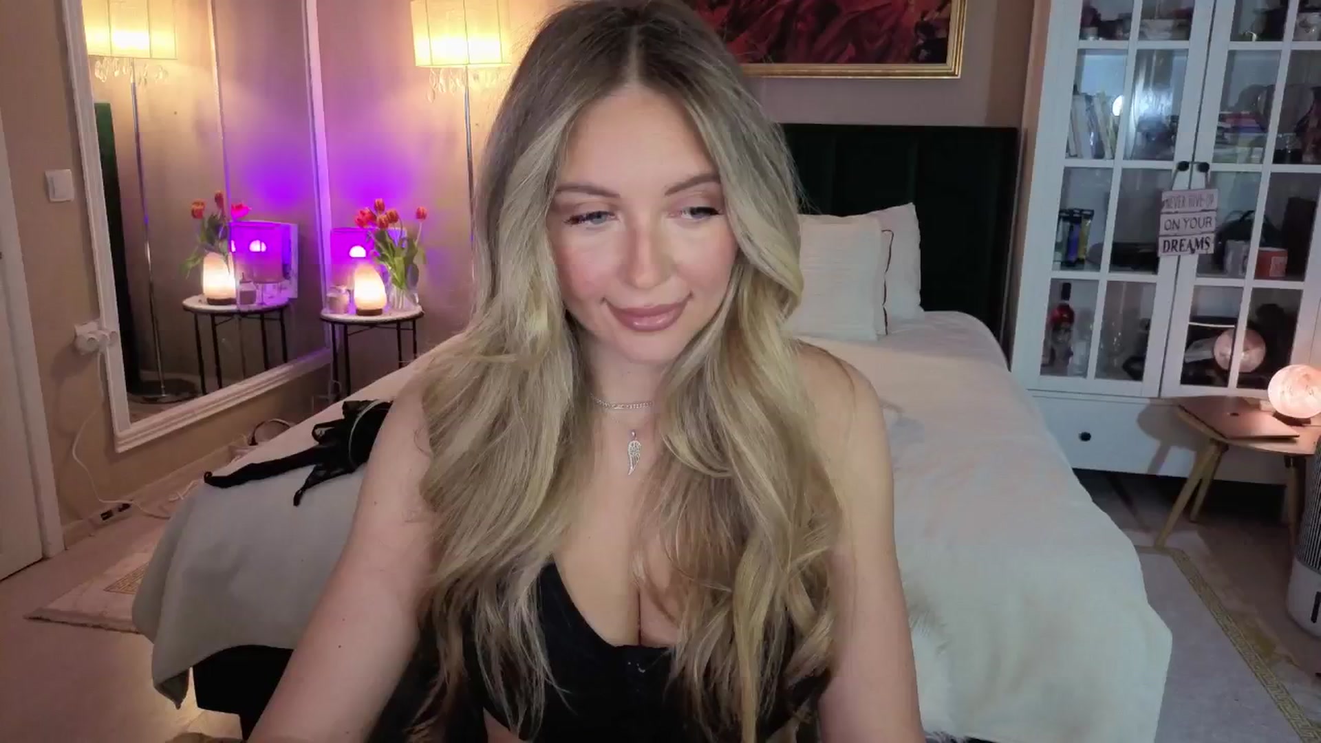 Gallery image thumbnail from JoanneXOXO's myfreecams stream on, 05/01/2026, 09:34 image 10 of 20