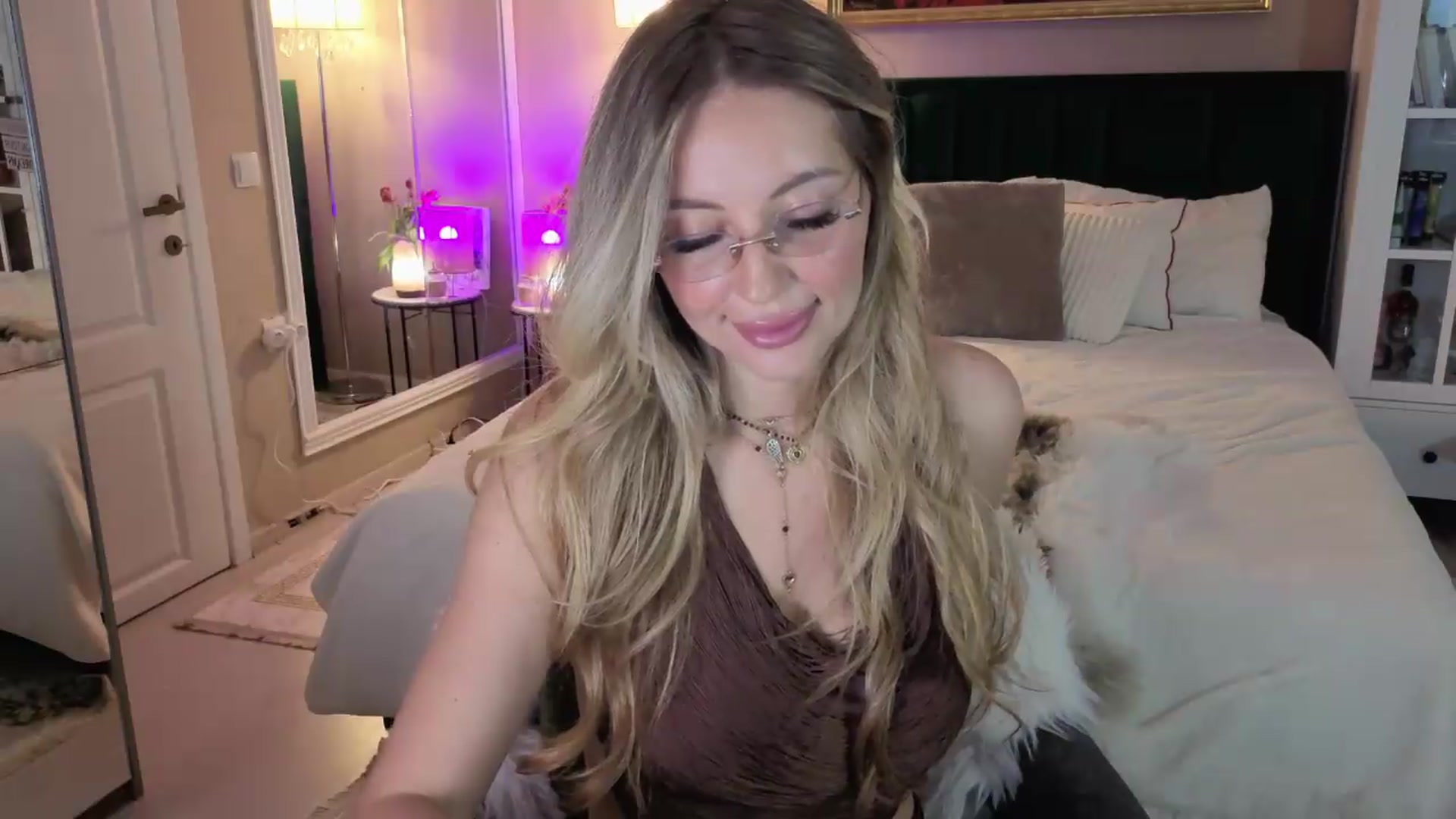 Gallery image thumbnail from JoanneXOXO's myfreecams stream on, 05/05/2026, 09:32 image 9 of 20