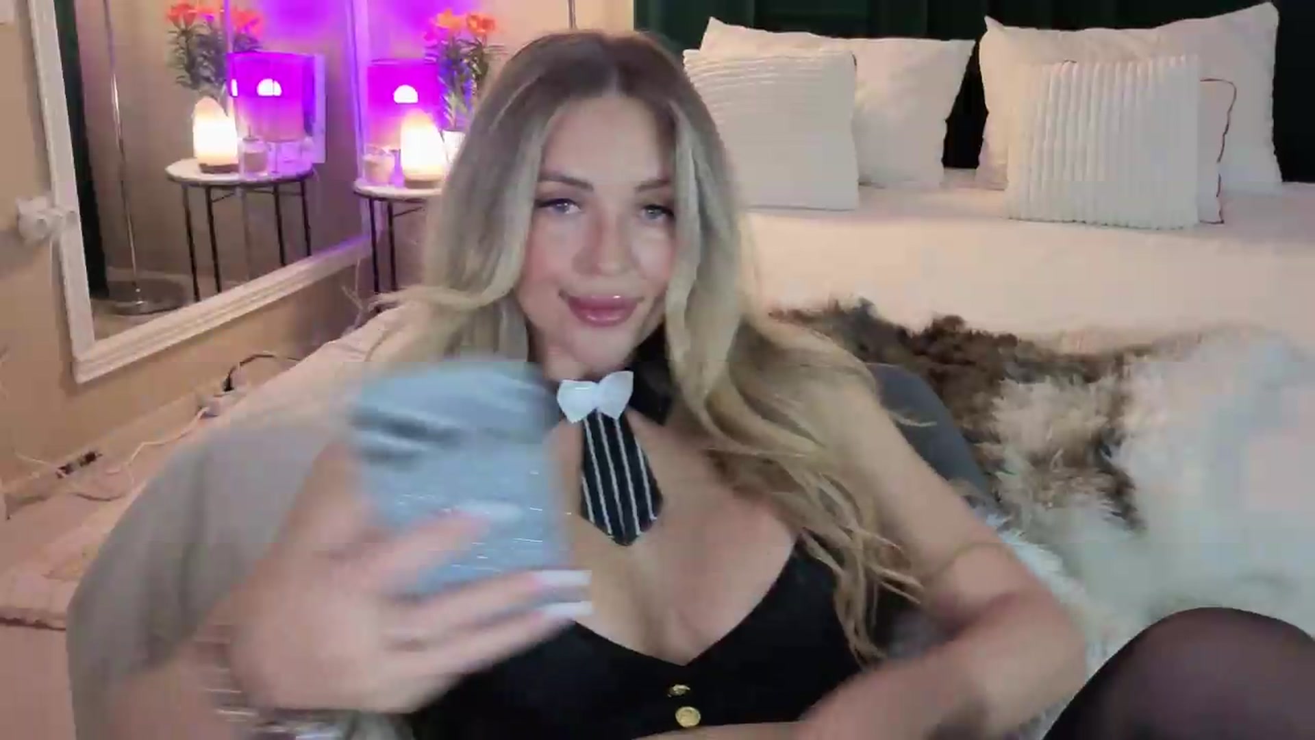 Gallery image thumbnail from JoanneXOXO's myfreecams stream on, 05/07/2026, 10:19 image 15 of 20