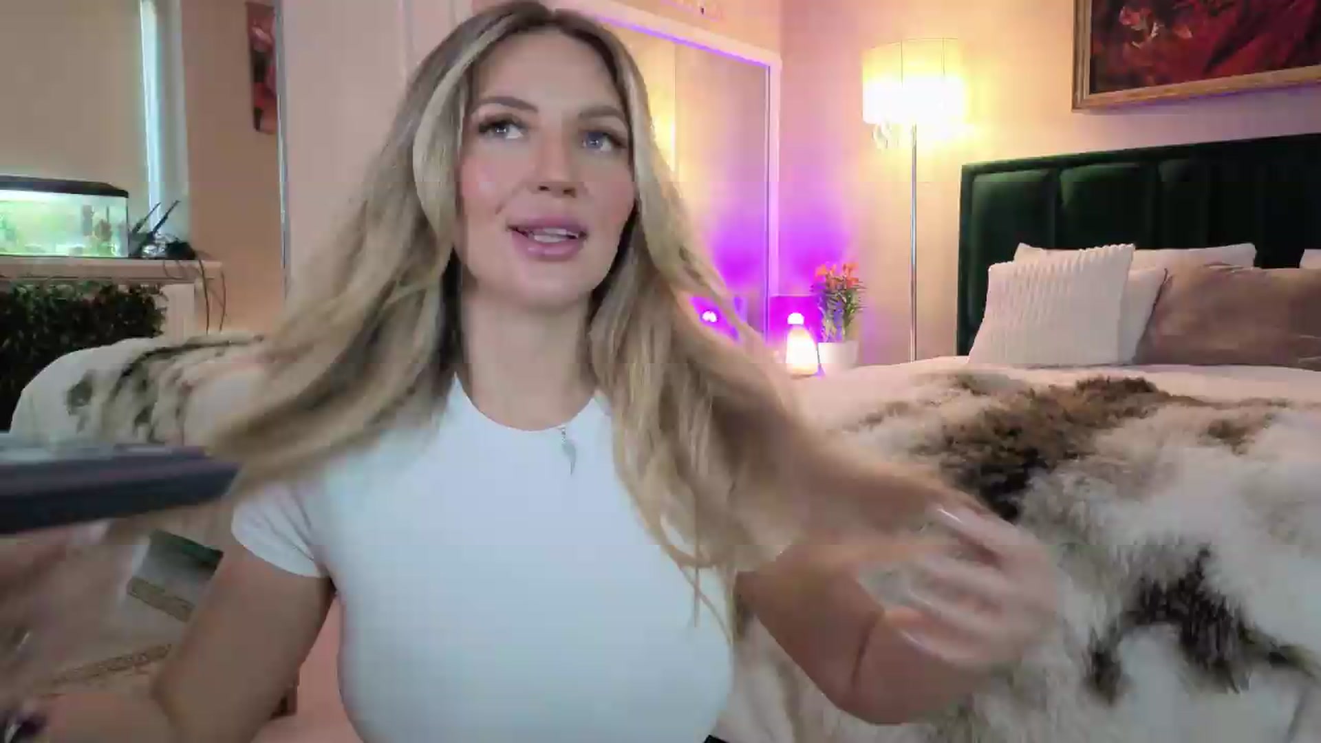 Gallery image thumbnail from JoanneXOXO's myfreecams stream on, 05/10/2026, 12:44 image 5 of 20