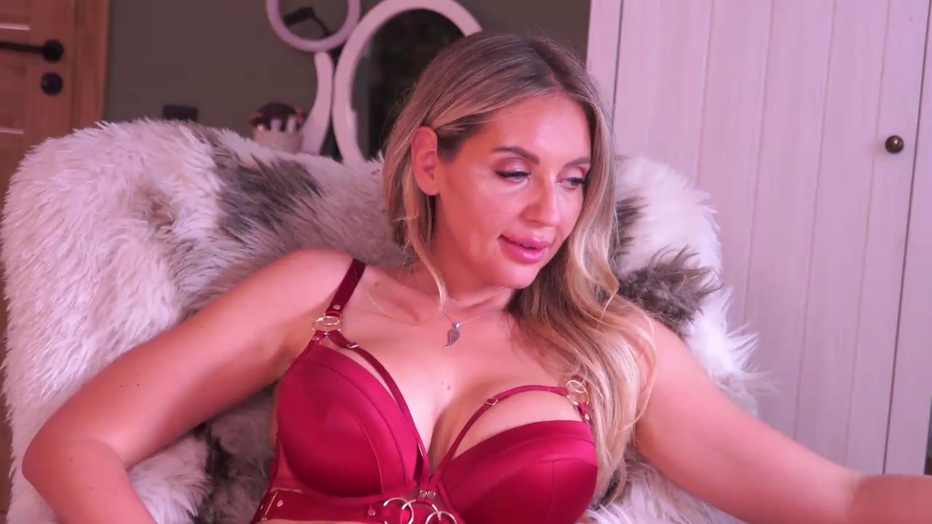 Gallery image thumbnail from JoanneXOXO's myfreecams stream on, 06/06/2026, 15:38 image 19 of 20