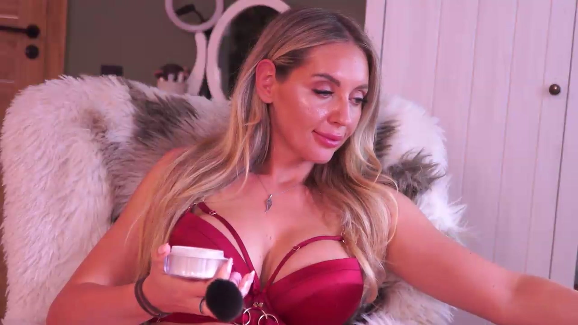 Gallery image thumbnail from JoanneXOXO's myfreecams stream on, 06/06/2026, 15:38 image 5 of 20