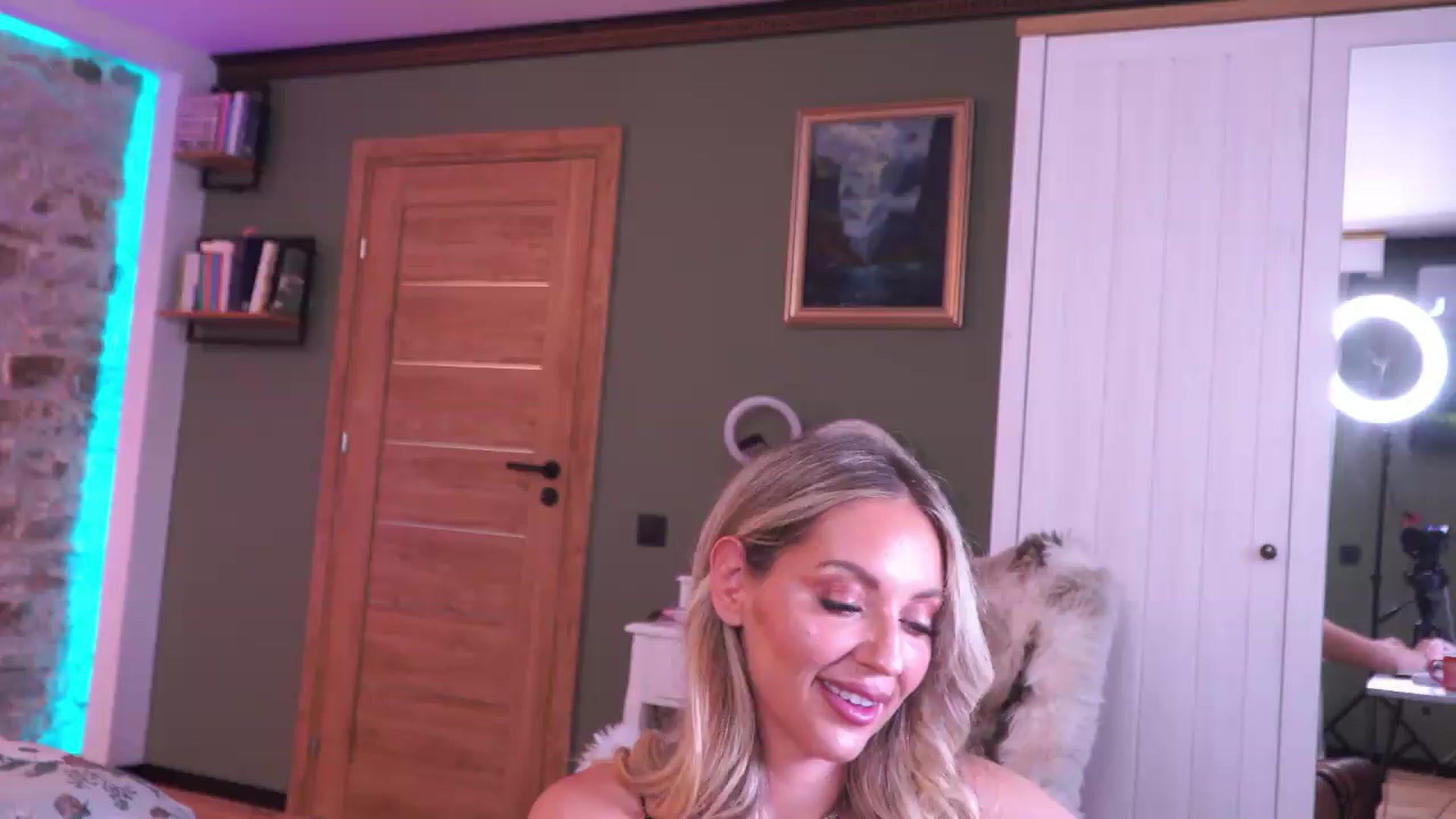 Gallery image thumbnail from JoanneXOXO's myfreecams stream on, 06/07/2026, 09:30 image 11 of 20