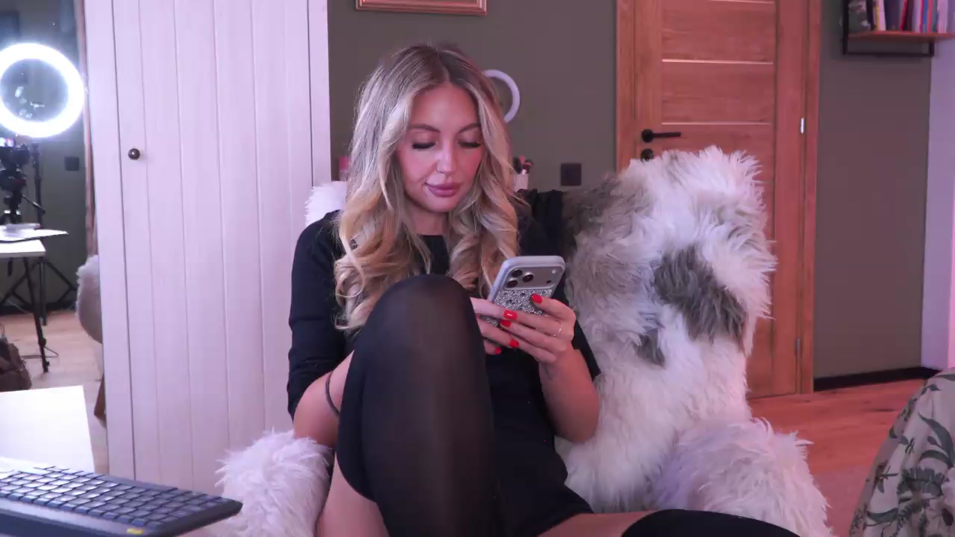 Gallery image thumbnail from JoanneXOXO's myfreecams stream on, 07/14/2026, 08:11 image 3 of 20