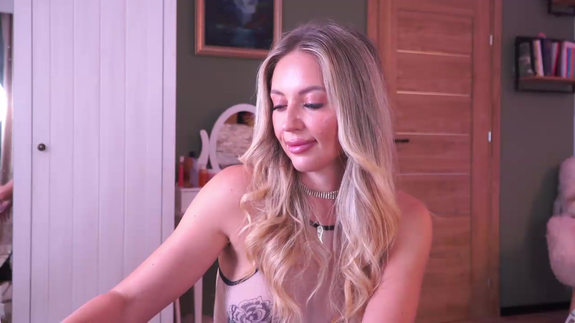 Gallery image thumbnail from JoanneXOXO's myfreecams stream on, 07/22/2026, 11:30 image 2 of 20