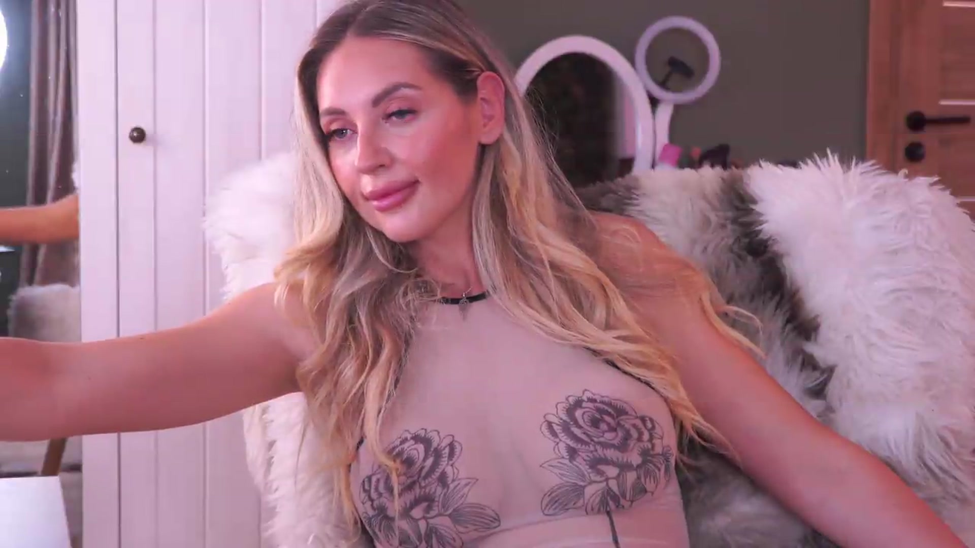 Gallery image thumbnail from JoanneXOXO's myfreecams stream on, 07/28/2026, 13:35 image 16 of 20