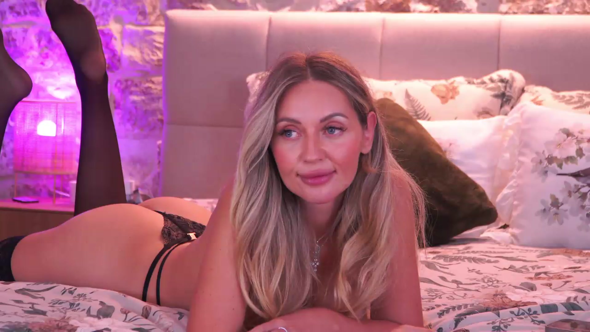 Gallery image thumbnail from JoanneXOXO's myfreecams stream on, 07/30/2026, 11:52 image 15 of 20