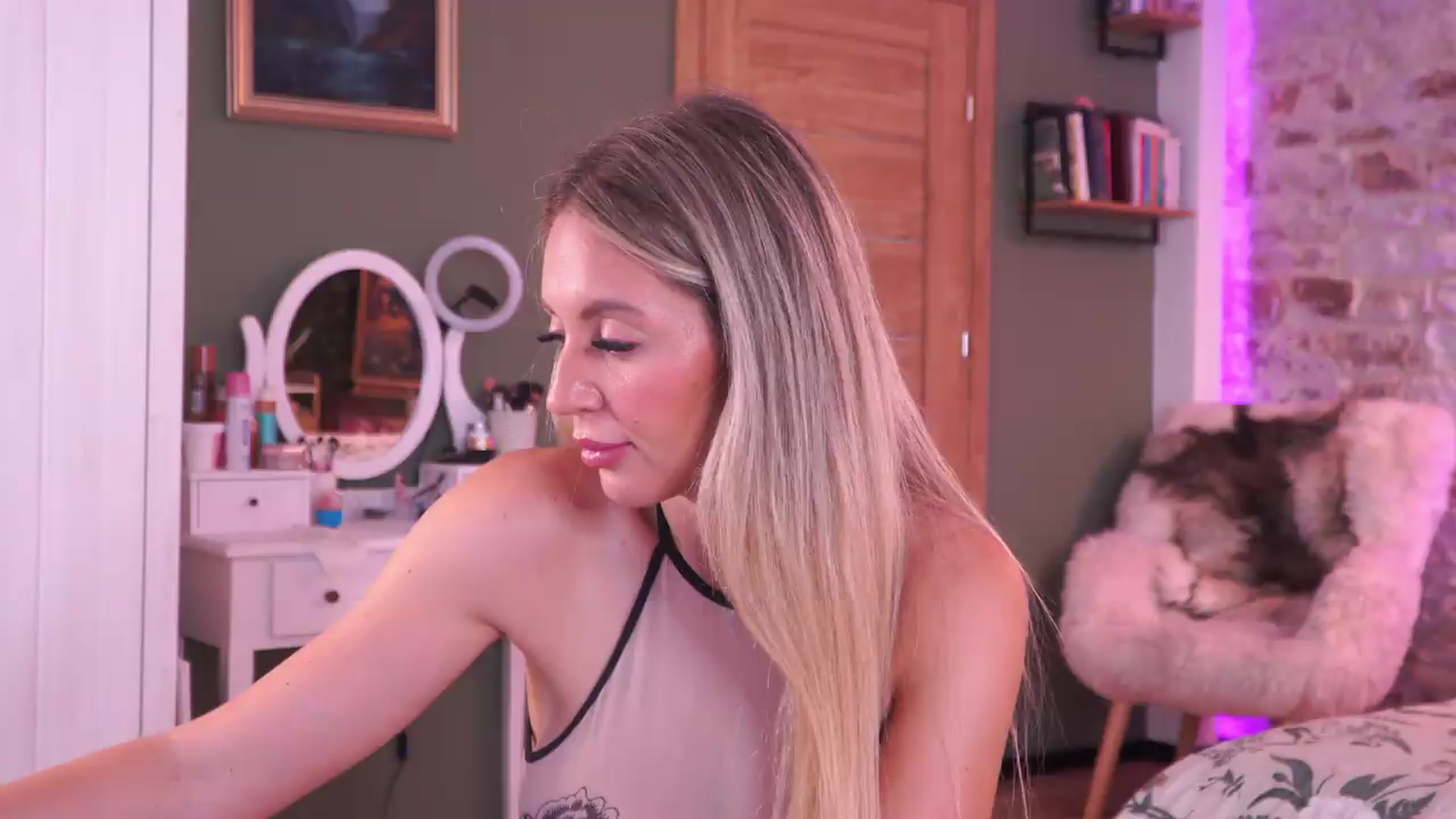 Gallery image thumbnail from JoanneXOXO's myfreecams stream on, 08/07/2026, 10:50 image 17 of 20