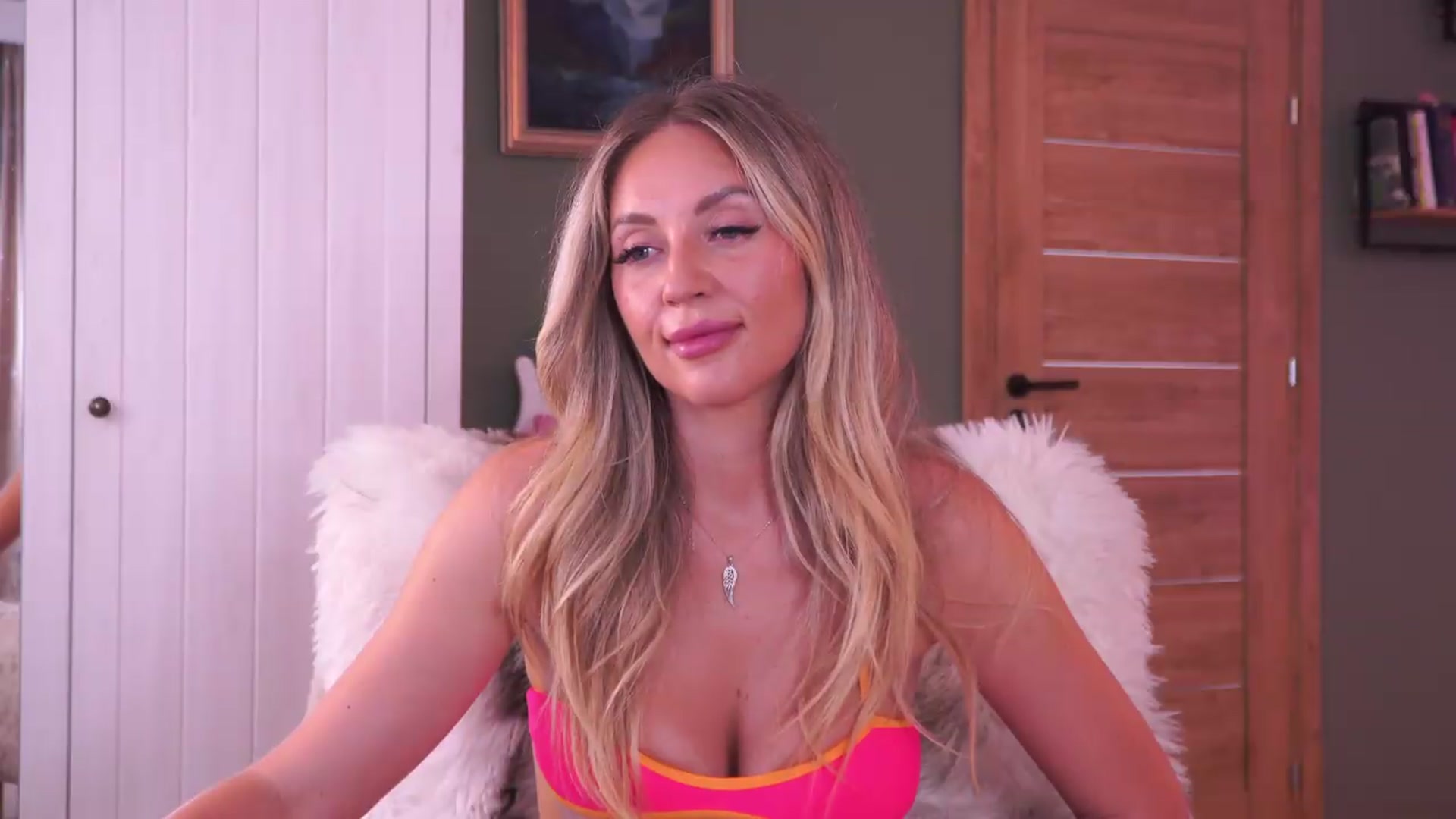 Gallery image thumbnail from JoanneXOXO's myfreecams stream on, 08/10/2026, 14:41 image 7 of 20
